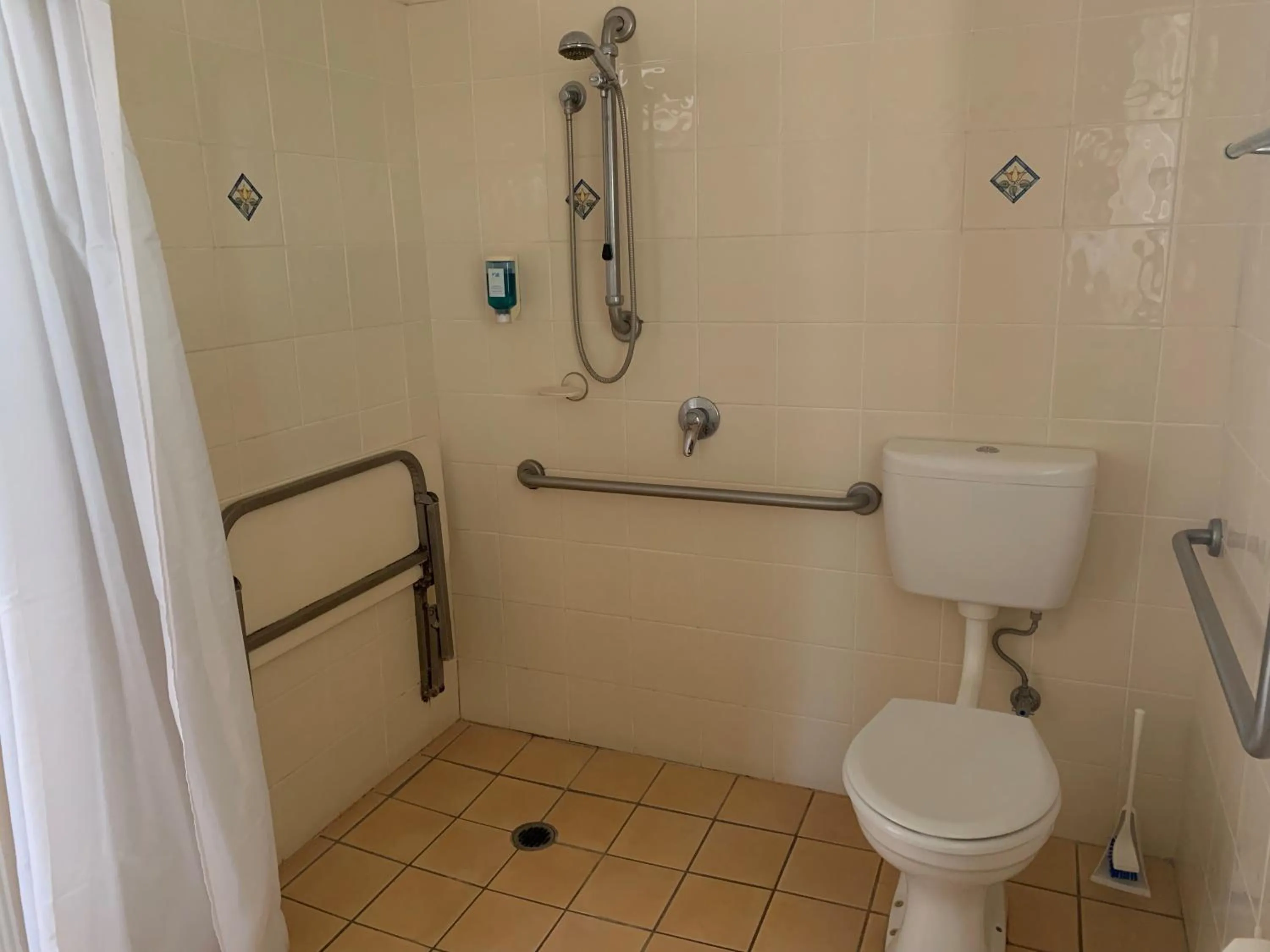 Shower in Biloela Palms Motor Inn