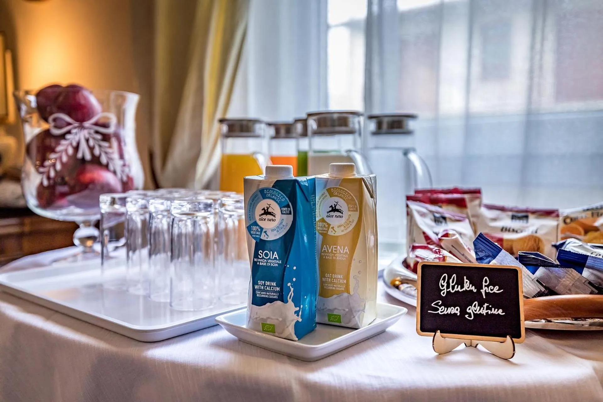 Food and drinks in Hotel Emma Small Luxury Hotel