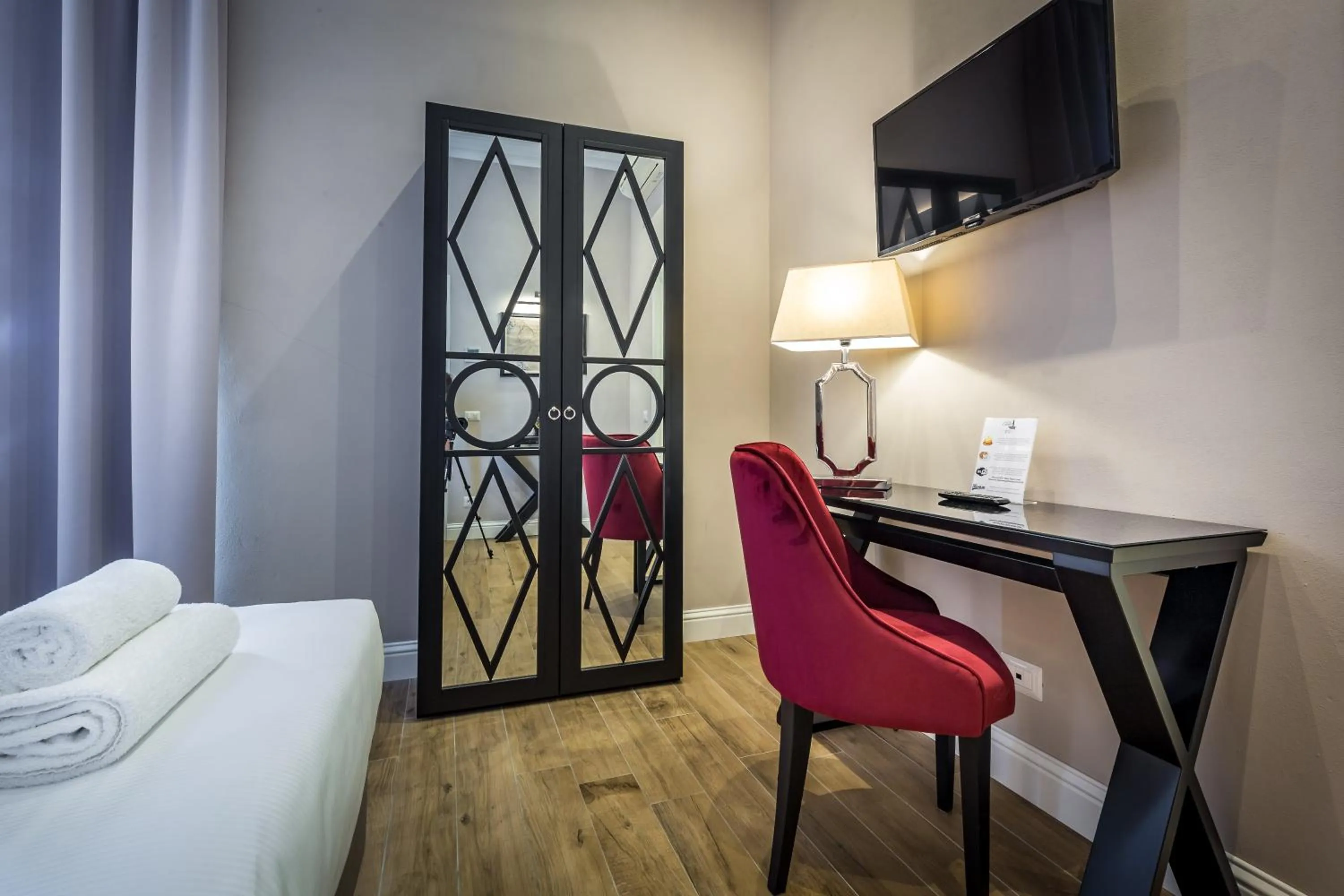 TV and multimedia, Bed in Hotel Emma Small Luxury Hotel