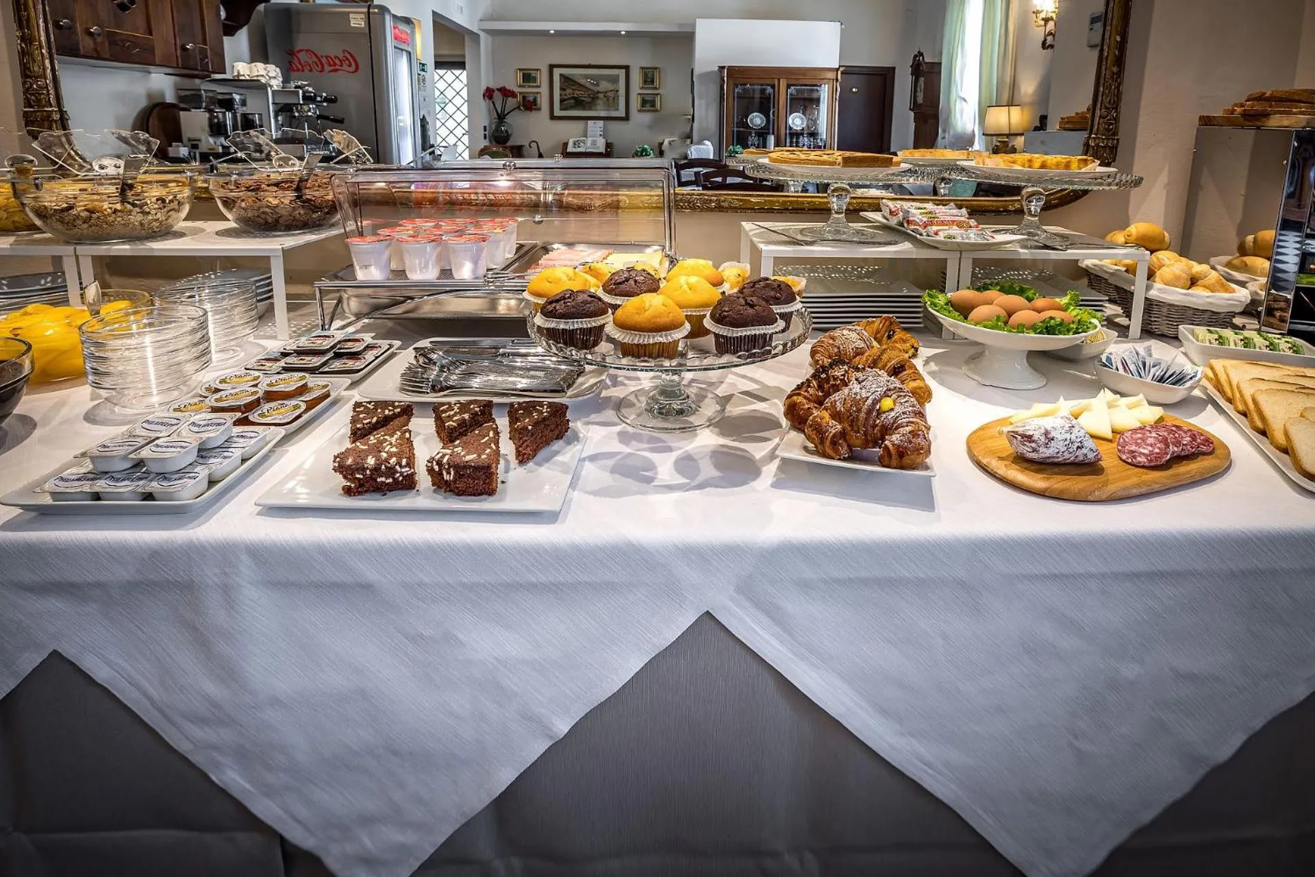 Food and drinks in Hotel Emma Small Luxury Hotel