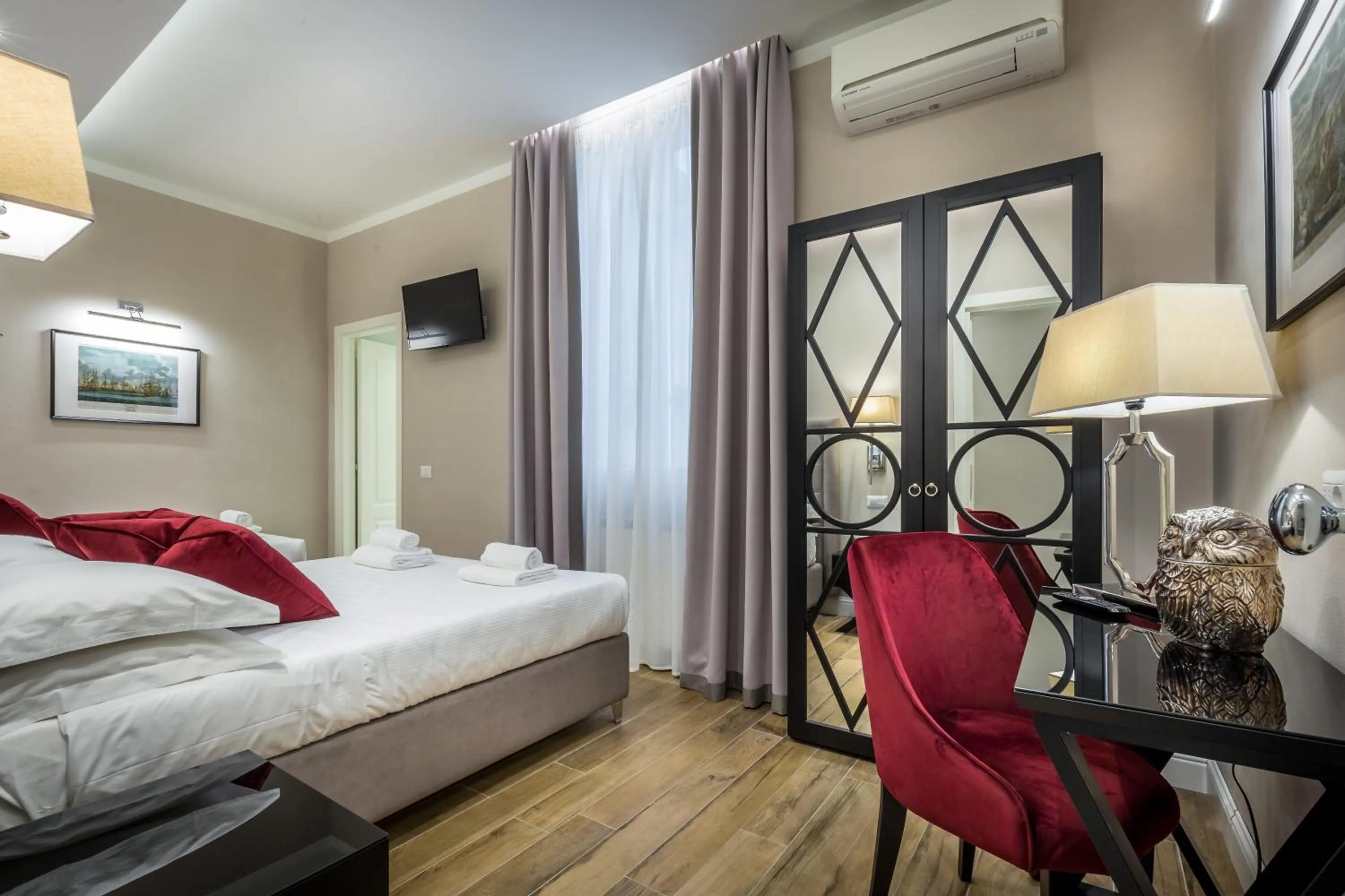 Bed in Hotel Emma Small Luxury Hotel