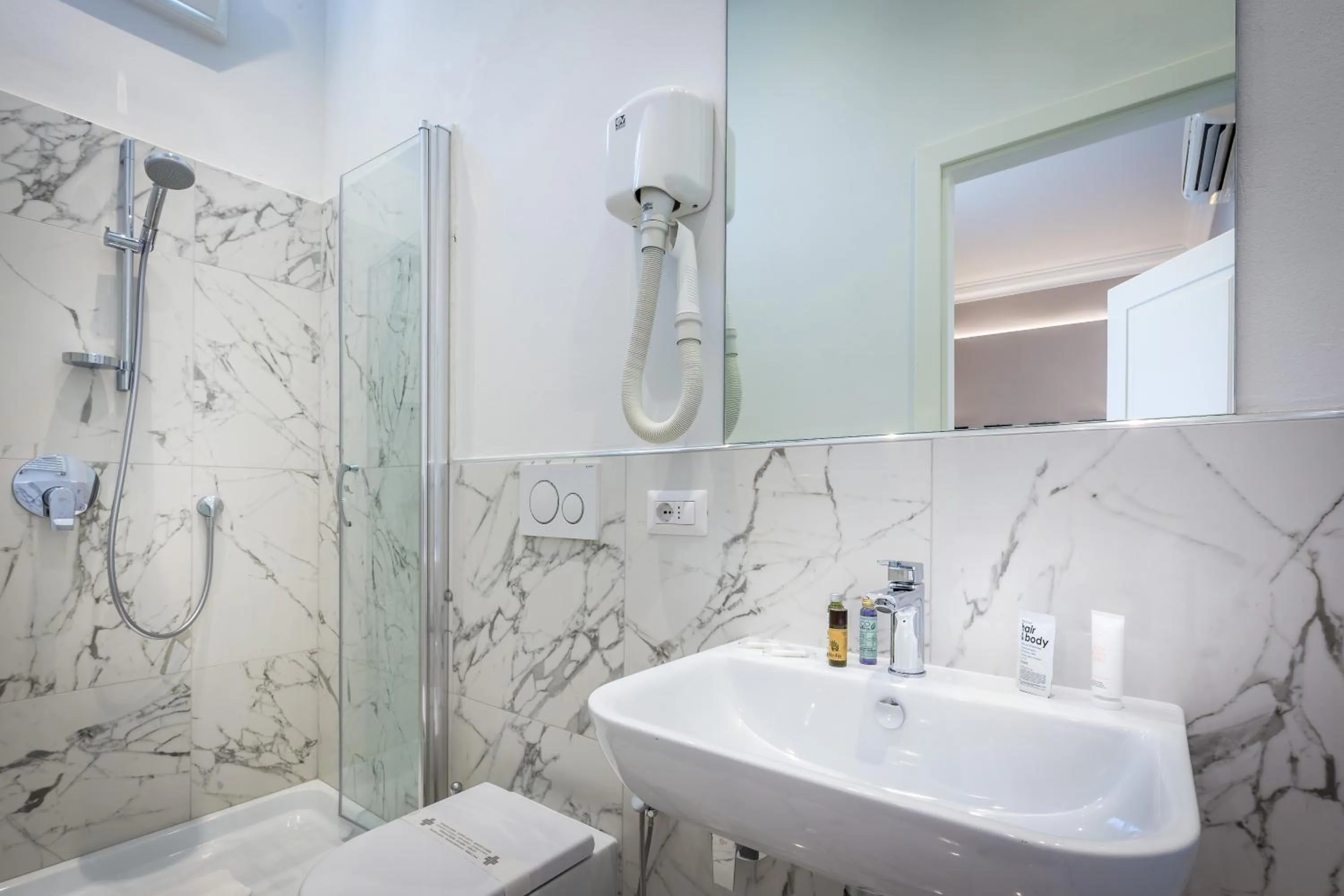 Shower in Hotel Emma Small Luxury Hotel