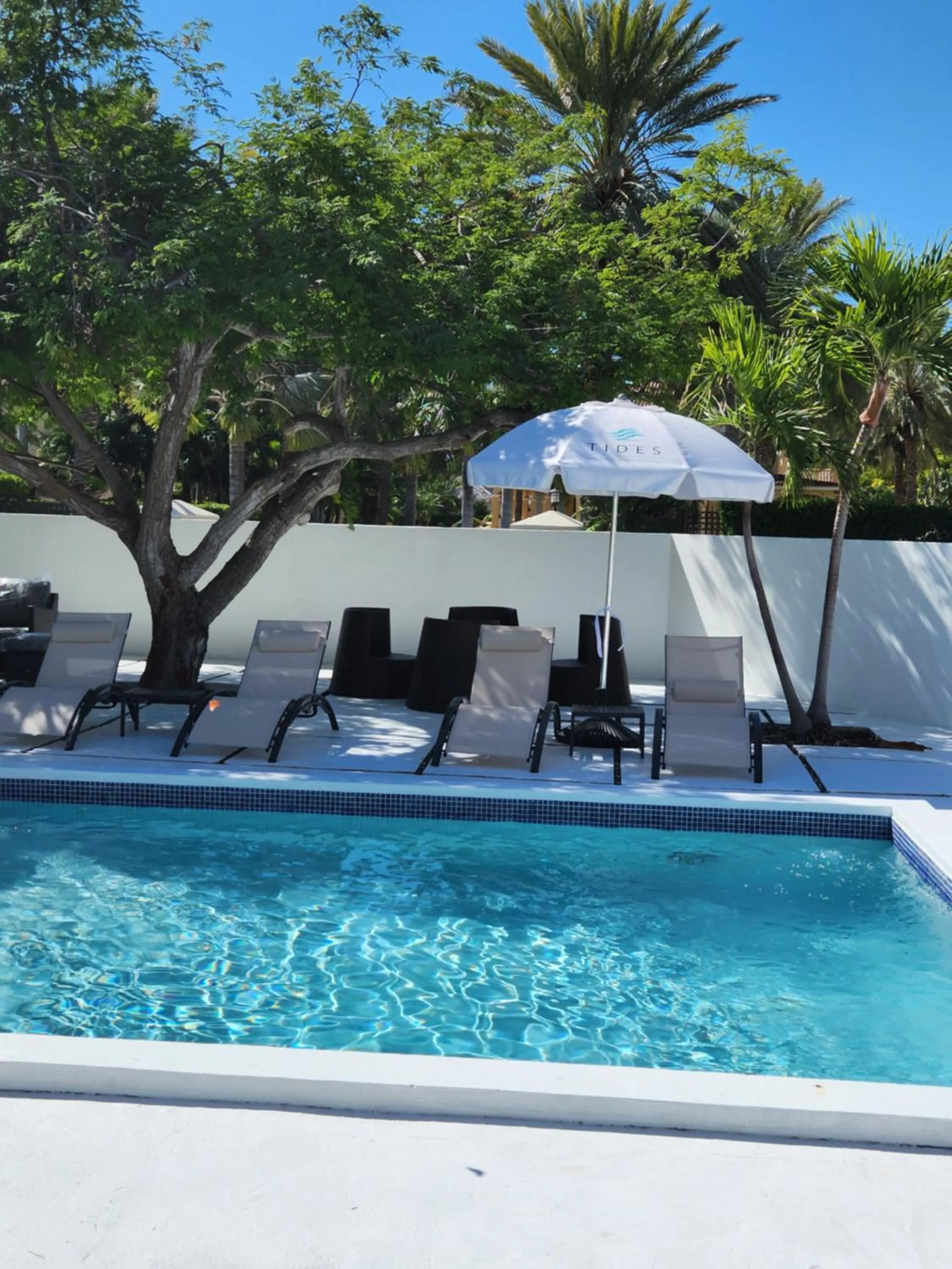 Swimming pool in The Tides, Grace Bay