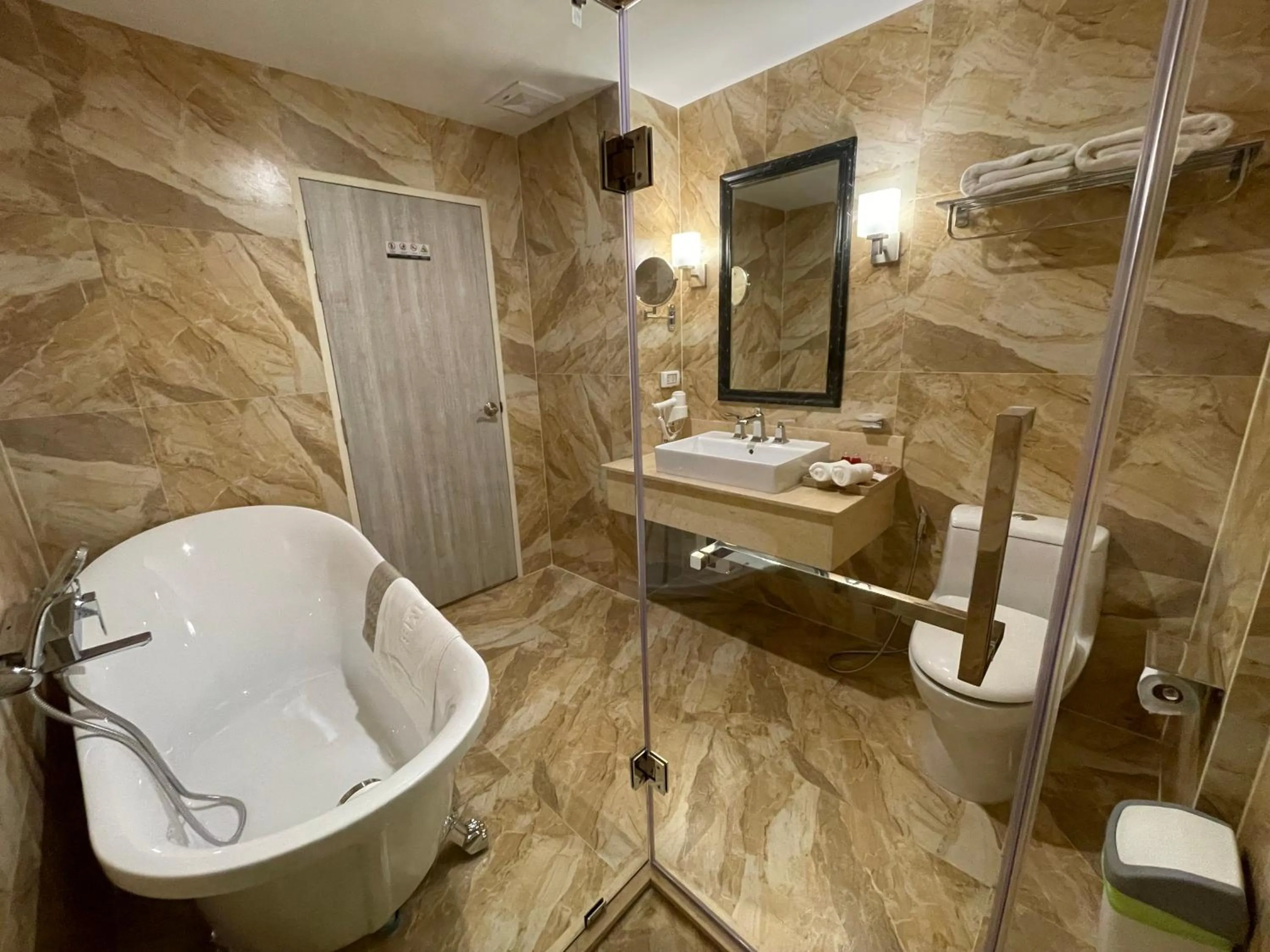 Bathroom in Le Cannes Hotel