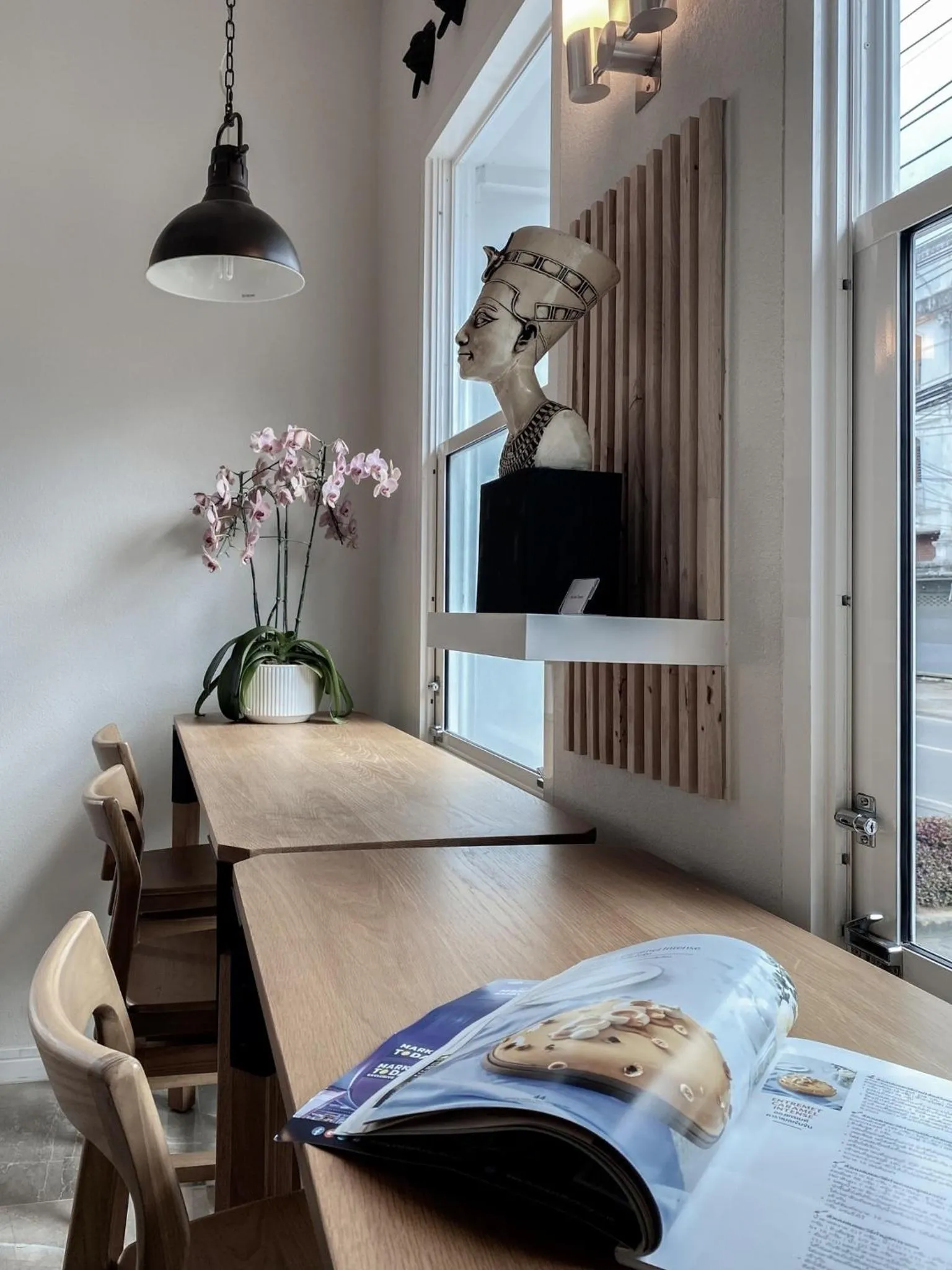 Restaurant/places to eat in Le Cannes Hotel