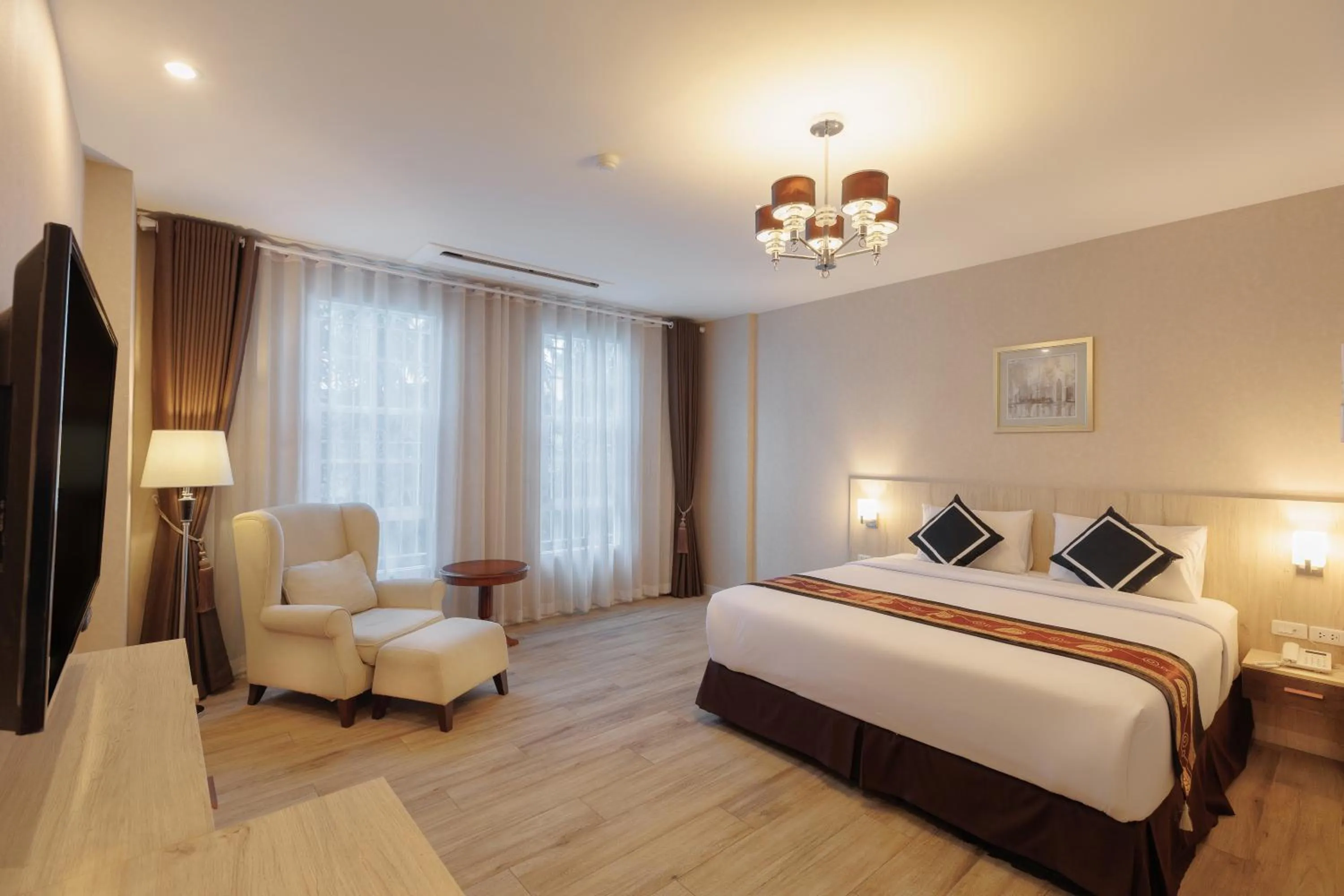 Bed in Le Cannes Hotel