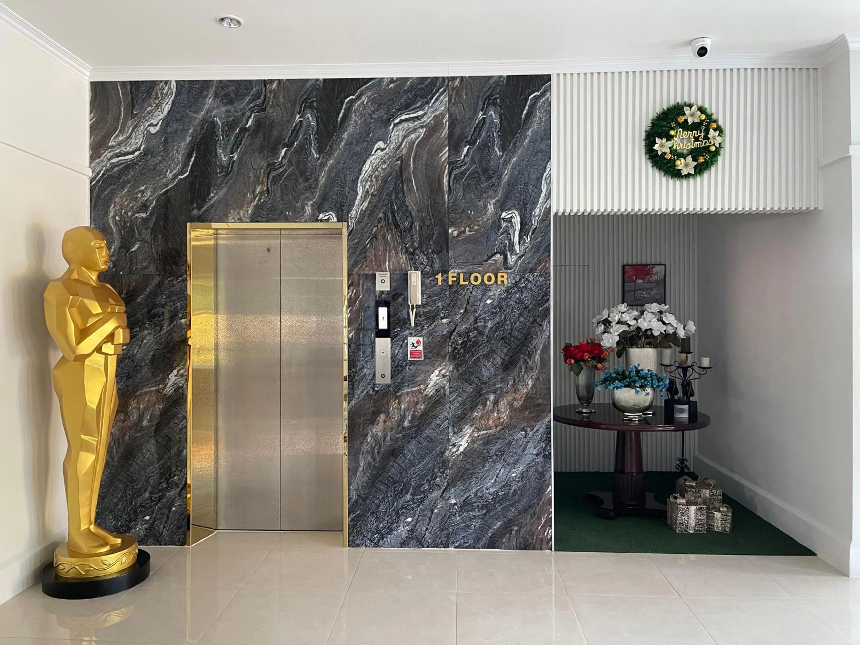 Lobby or reception in Le Cannes Hotel