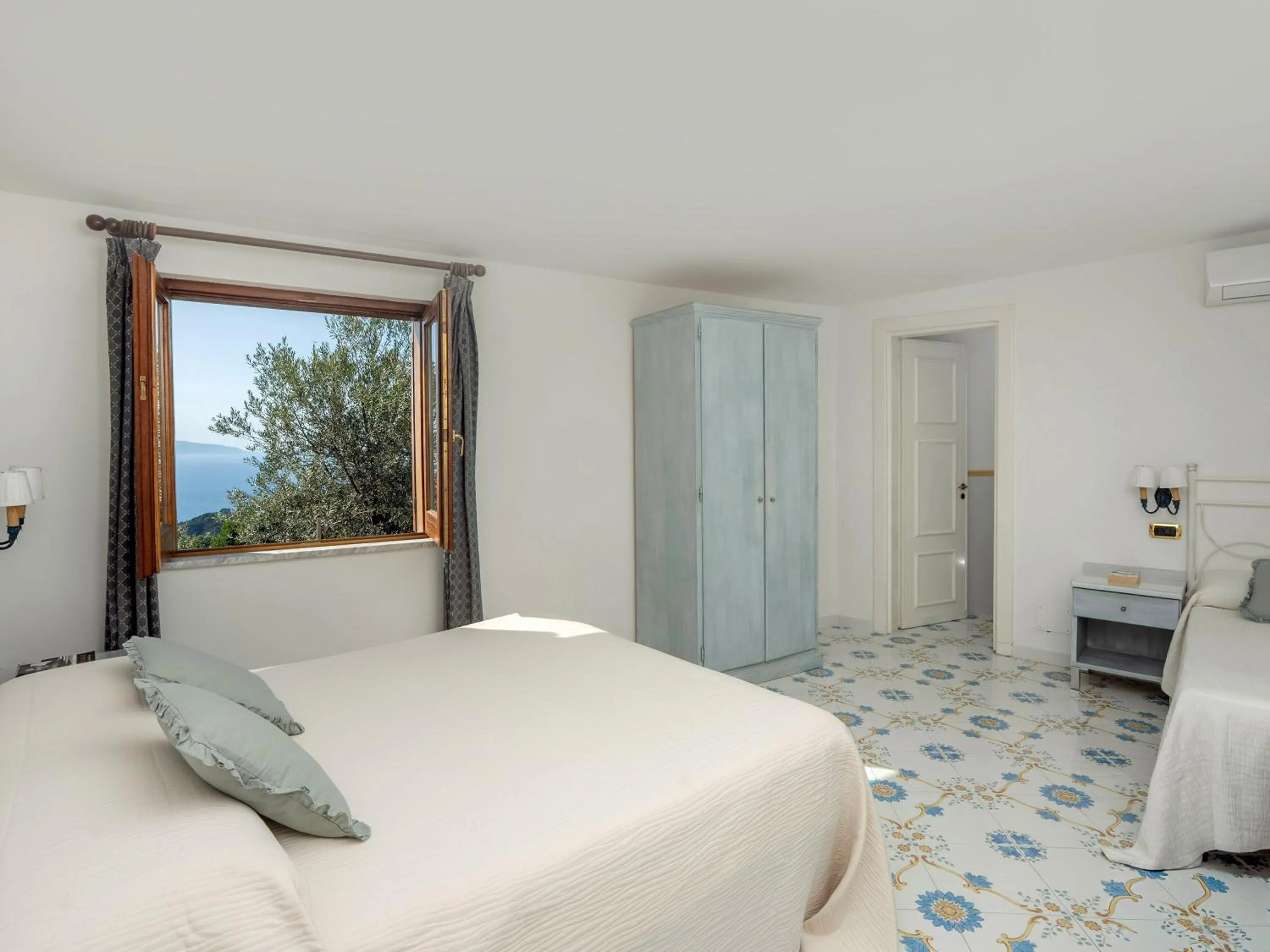 Photo of the whole room, Bed in Hotel Il Girasole