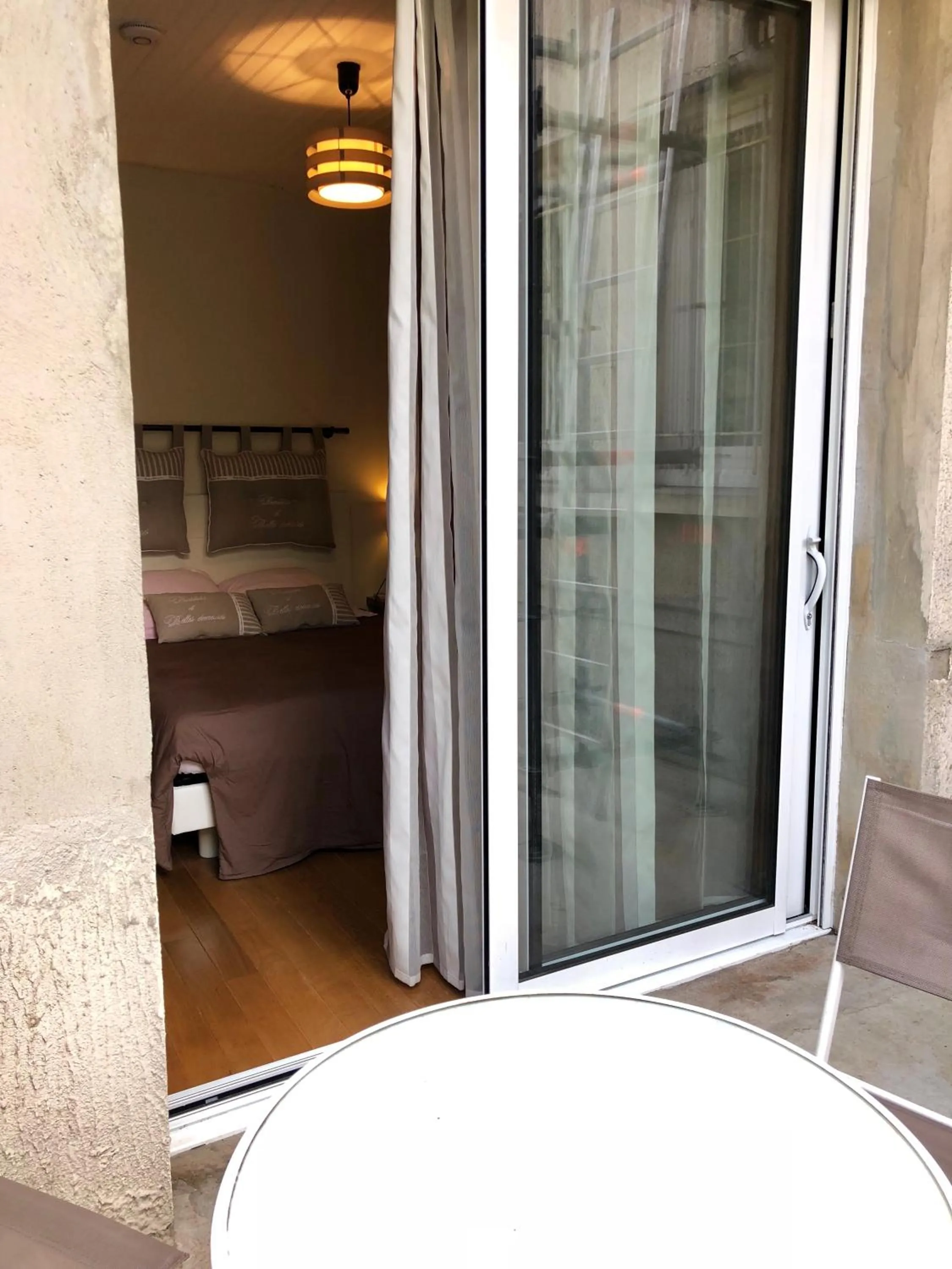 Bed in Villa Eugénie Melun