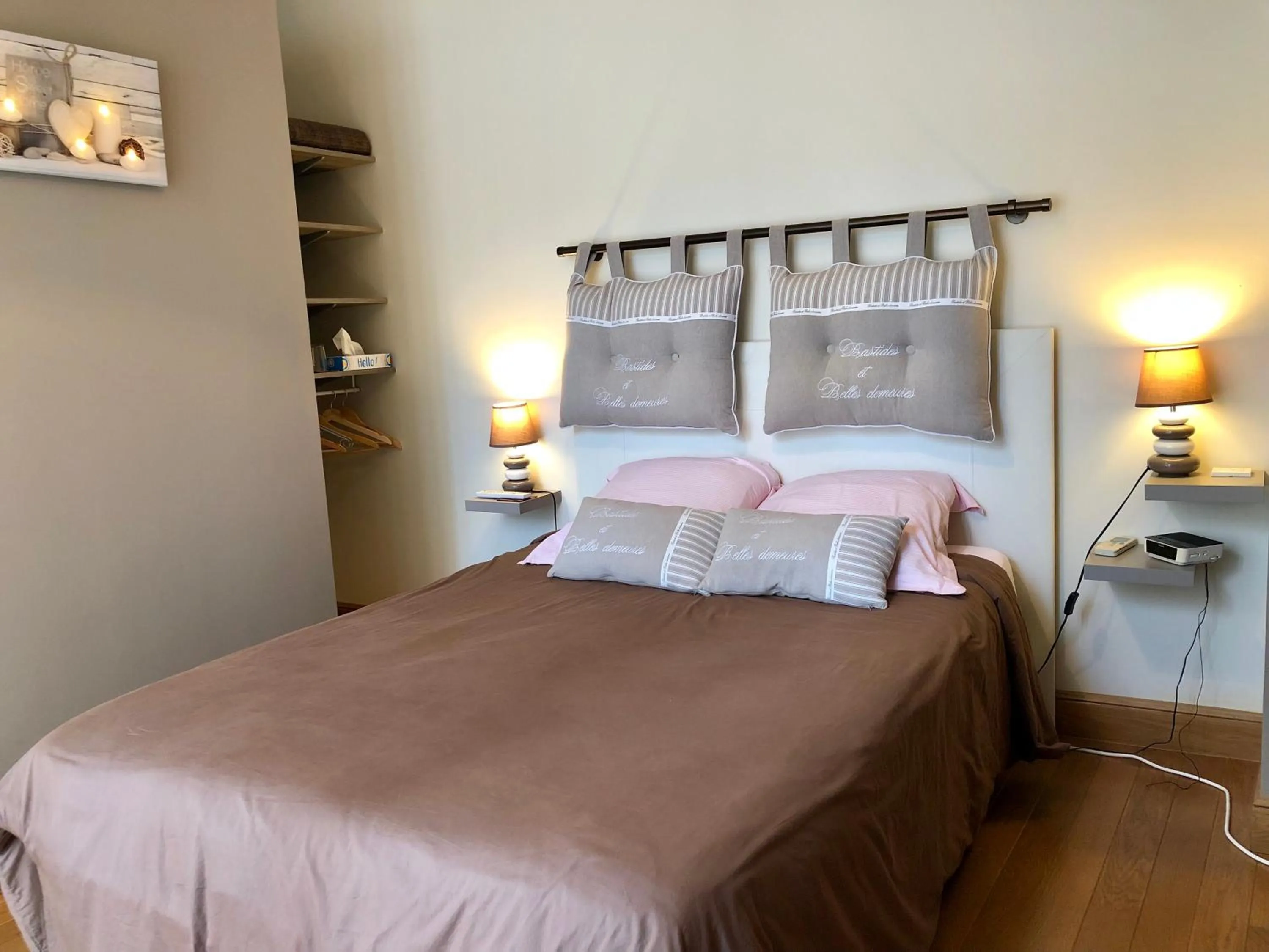 Bed in Villa Eugénie Melun