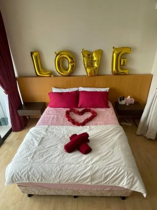 Bed in Private Jacuzzi Staycation at KL City 921