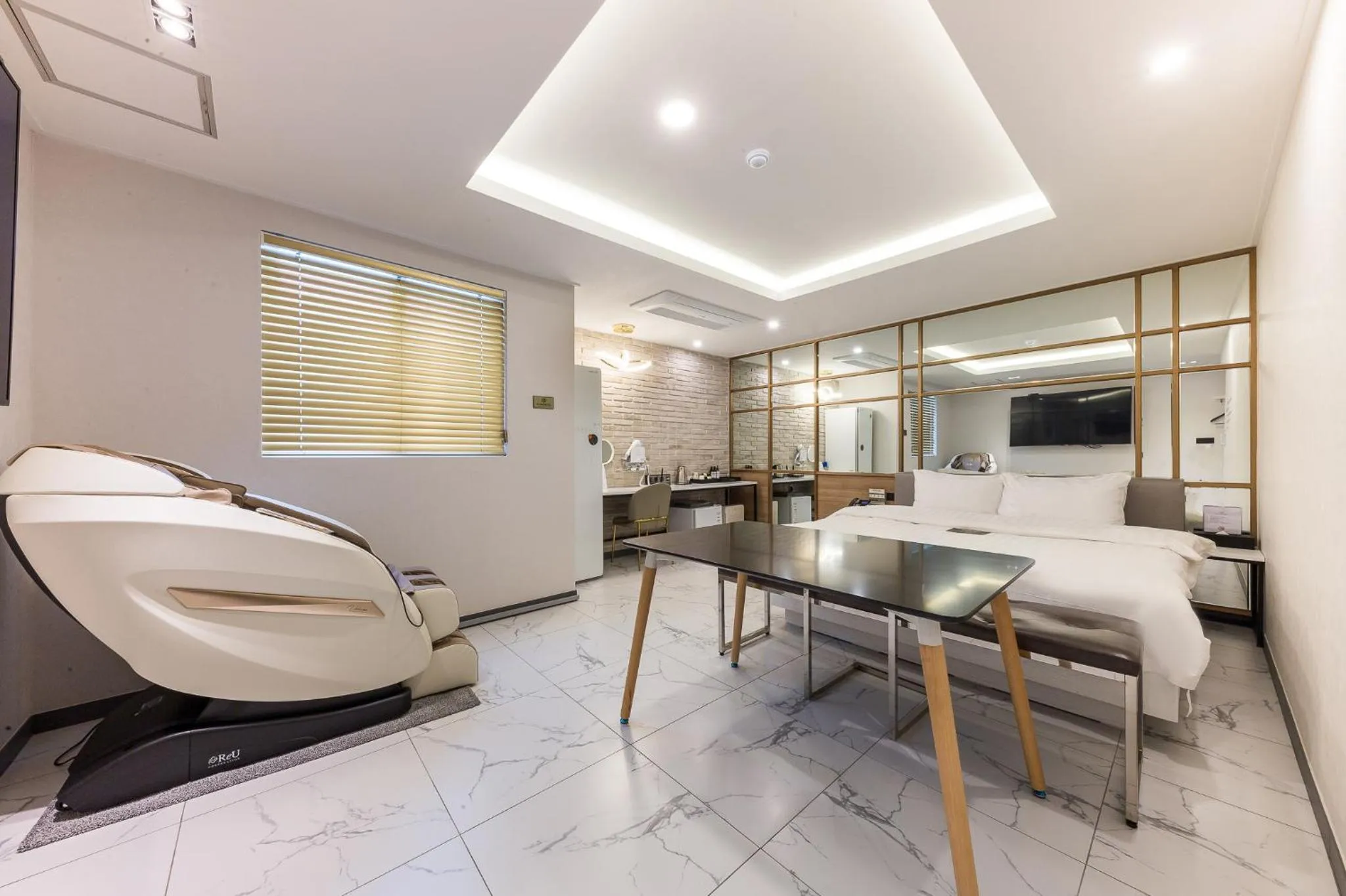 Photo of the whole room in Hotel 24st Prestige