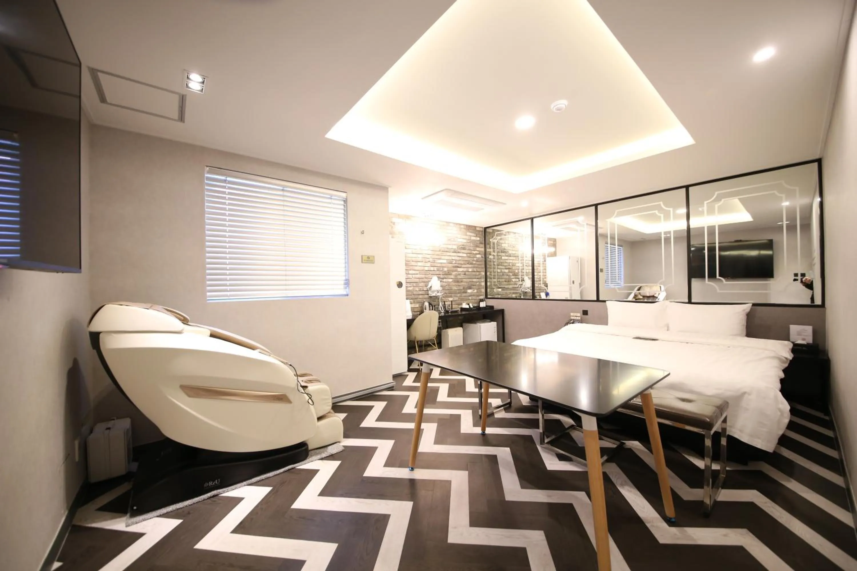 Photo of the whole room in Hotel 24st Prestige