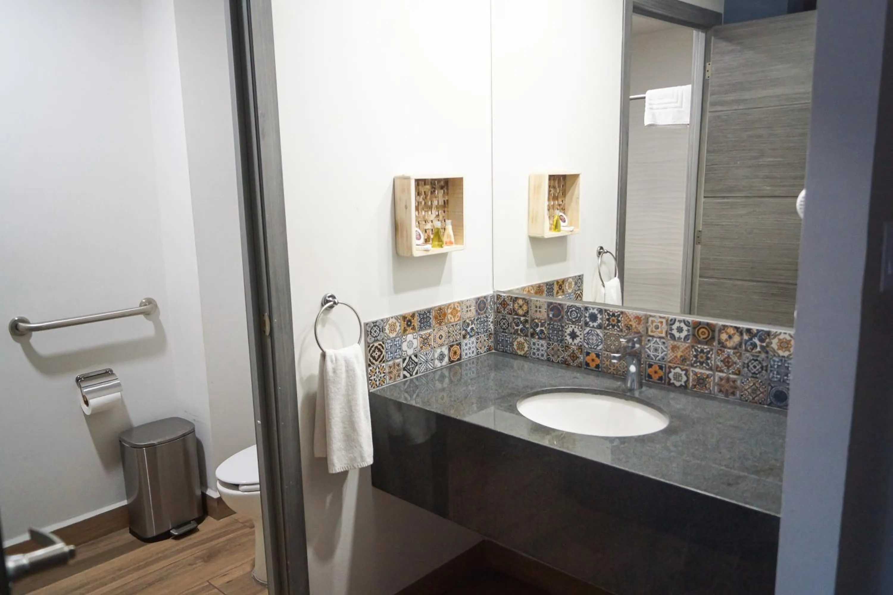 Bathroom in Sawari Hotel