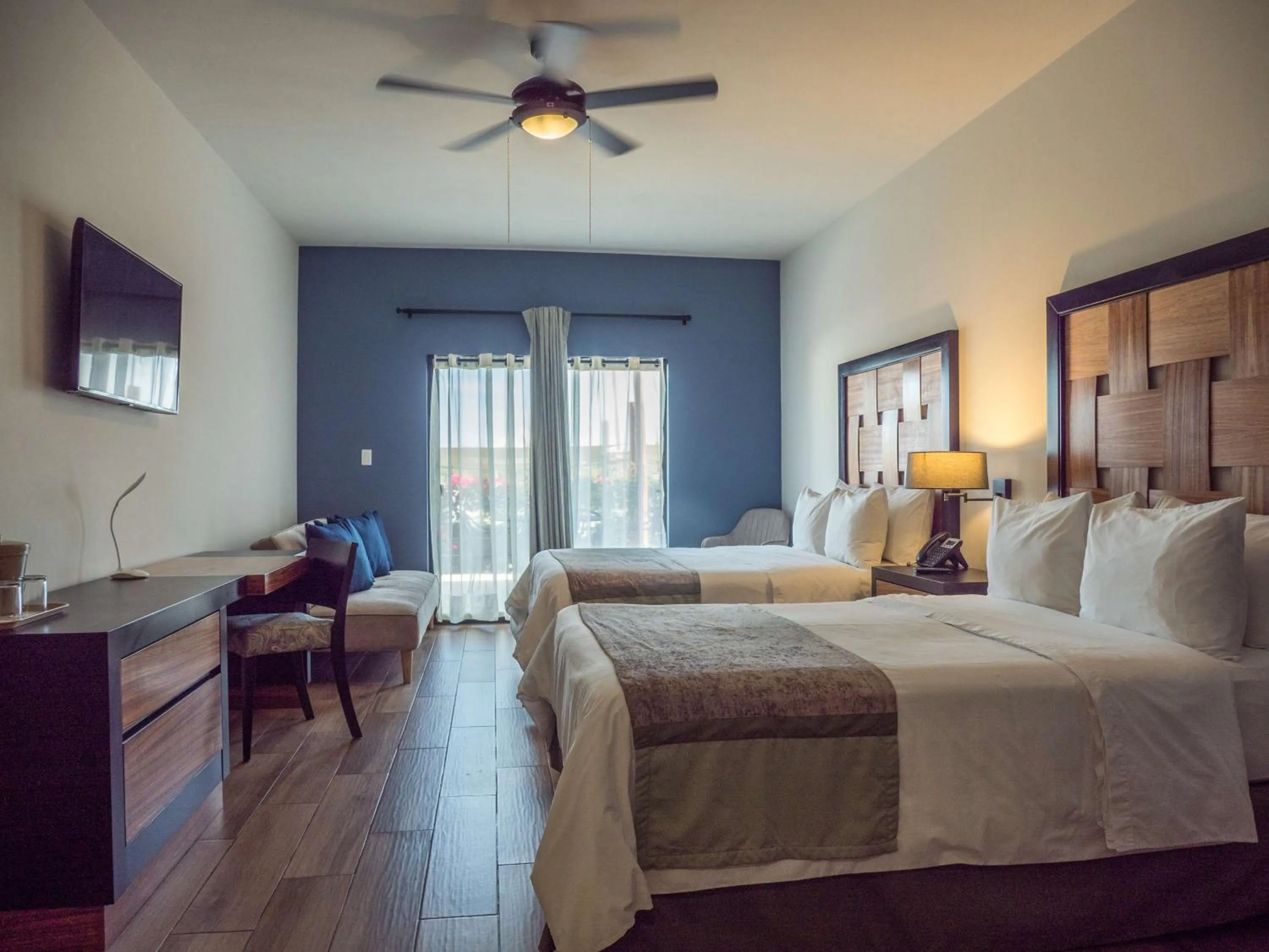 Photo of the whole room, Bed in Sawari Hotel