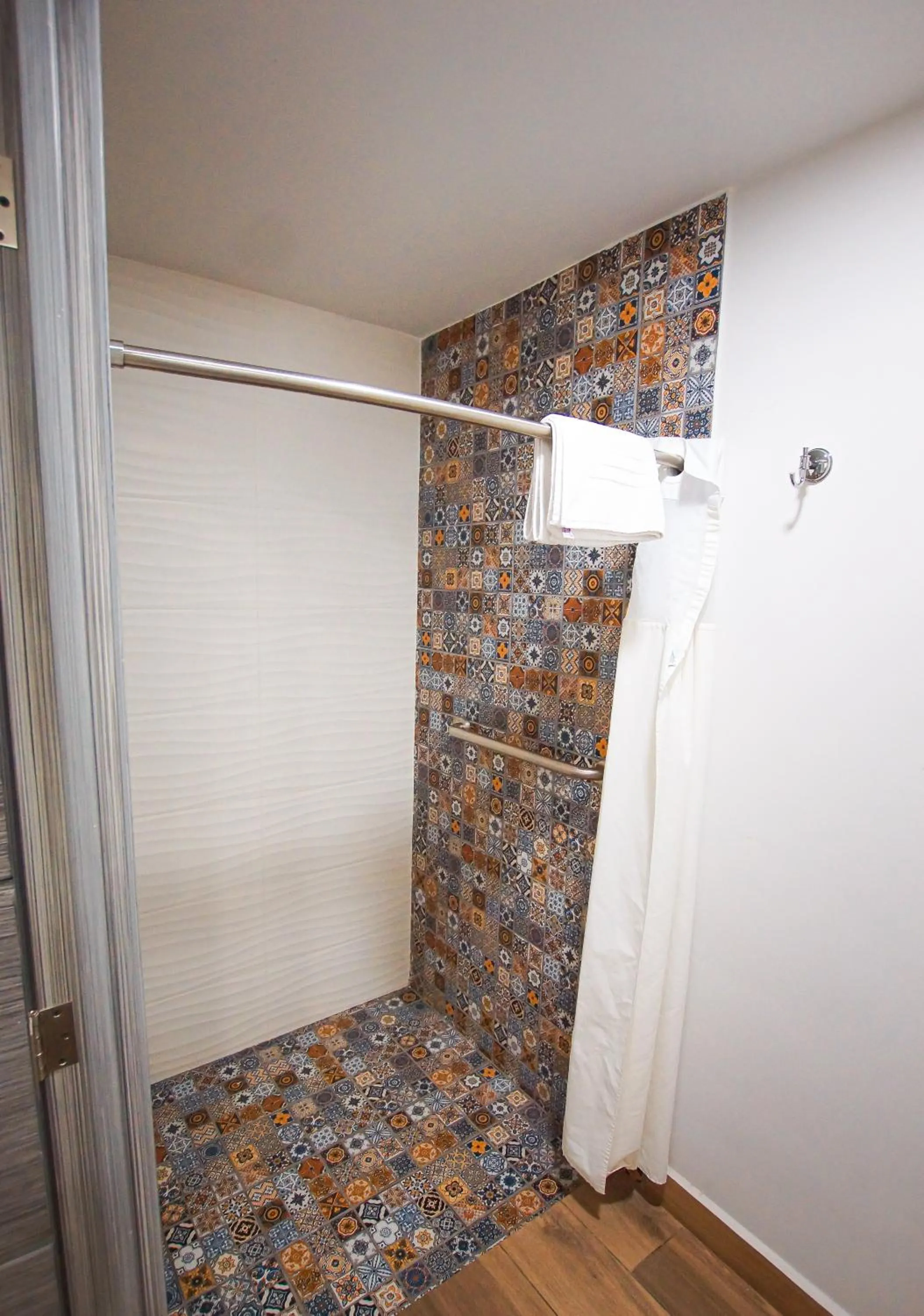 Bathroom in Sawari Hotel