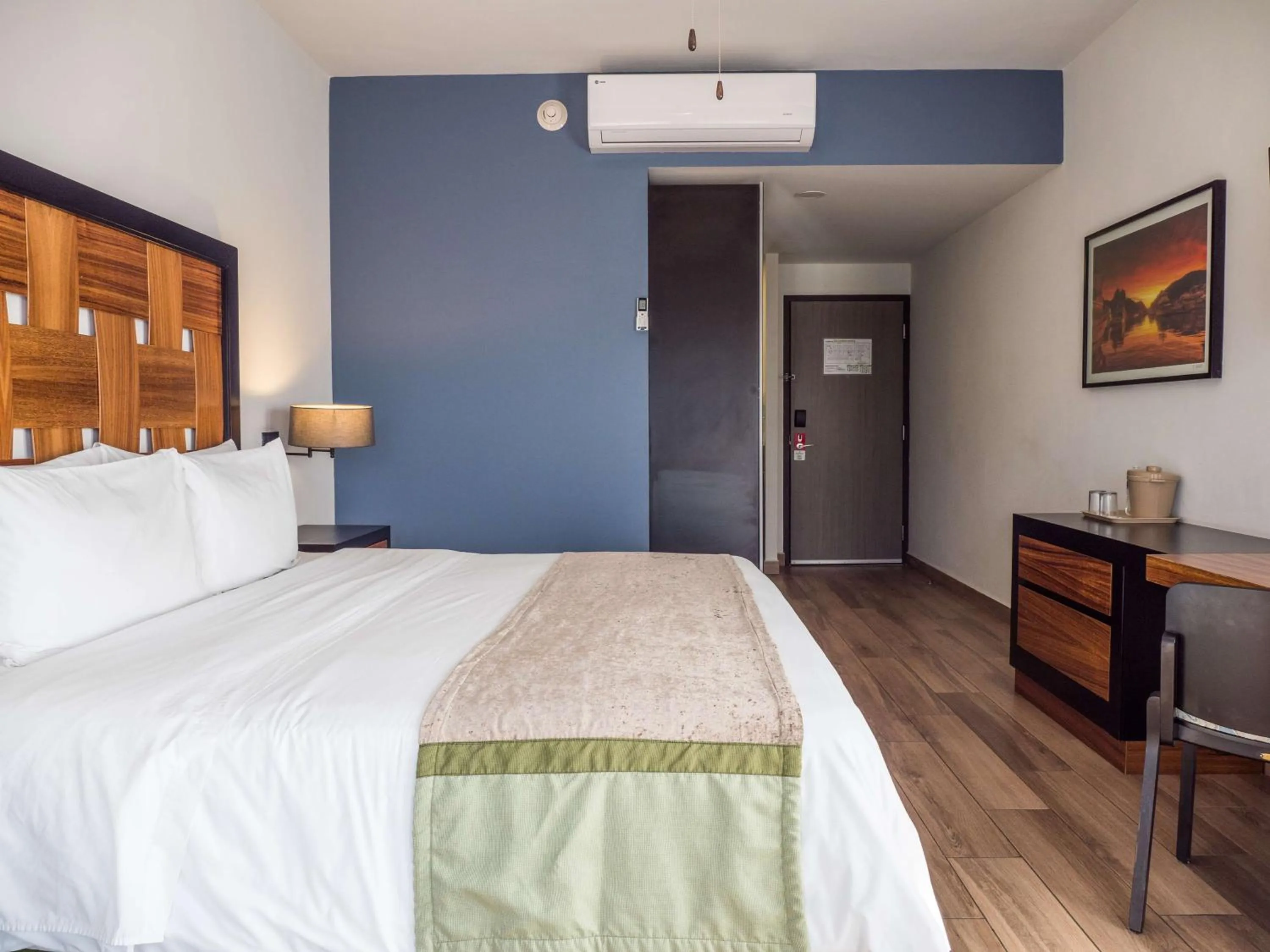 Photo of the whole room, Bed in Sawari Hotel