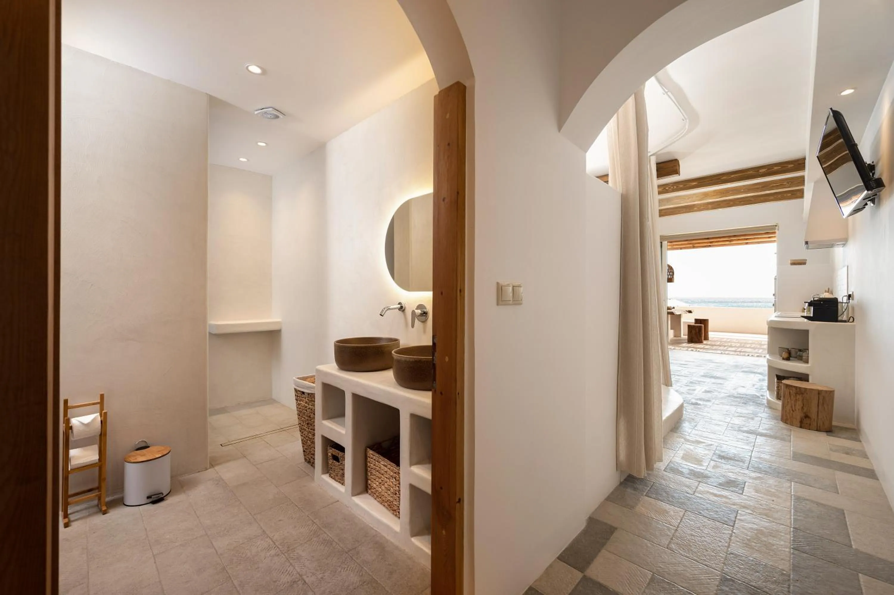 Bathroom, Bed in Euphoria Suites and Spa
