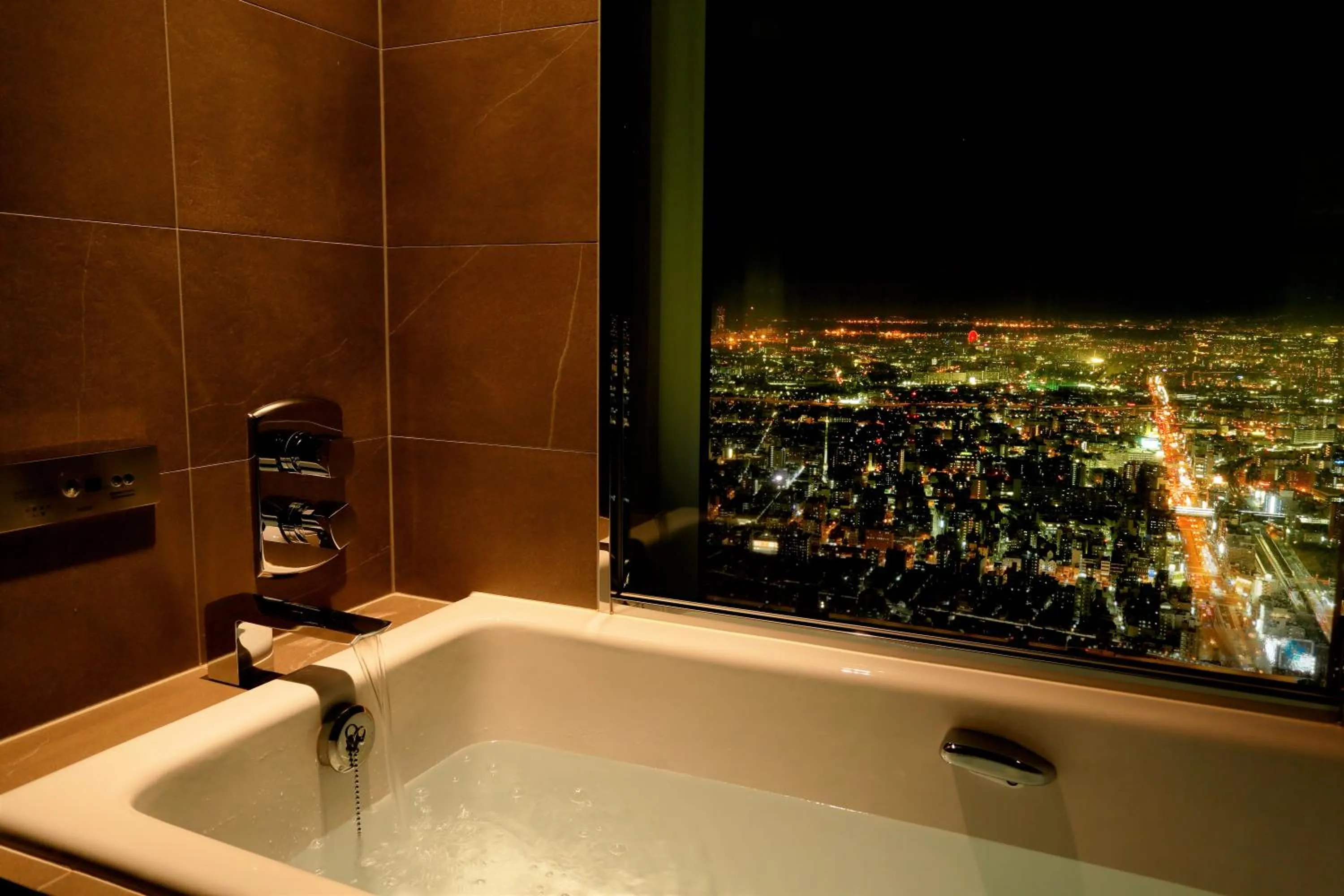 Bathroom in Osaka Marriott Miyako Hotel