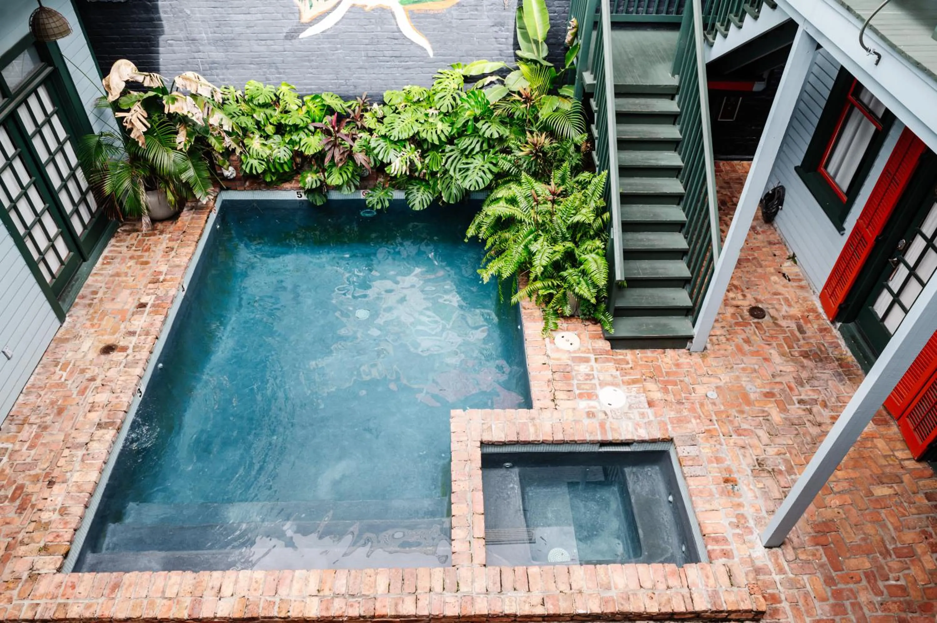 Swimming pool in The Frenchmen New Orleans By Kasa Living