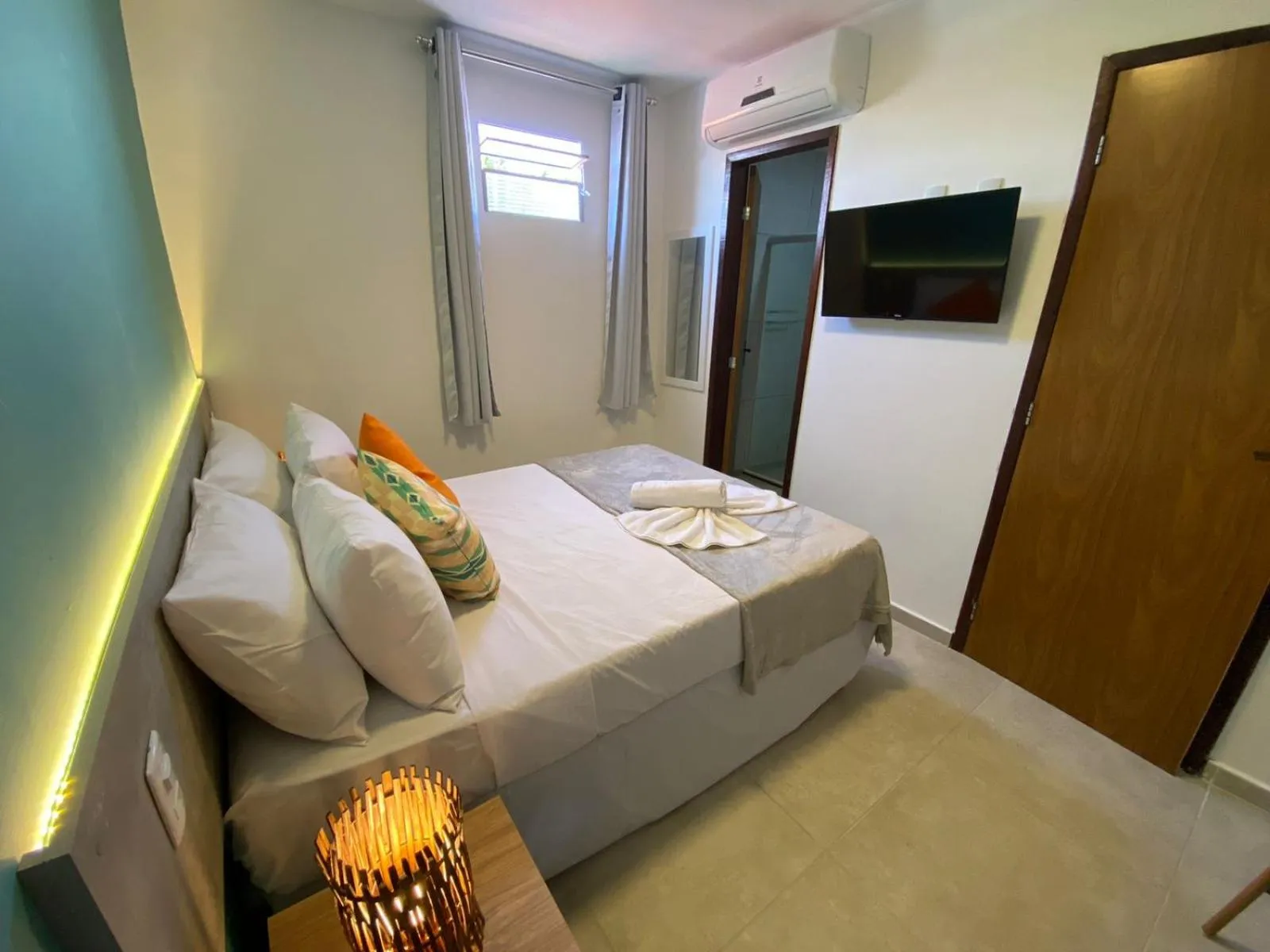 Photo of the whole room, Bed in Mirante dos Corais