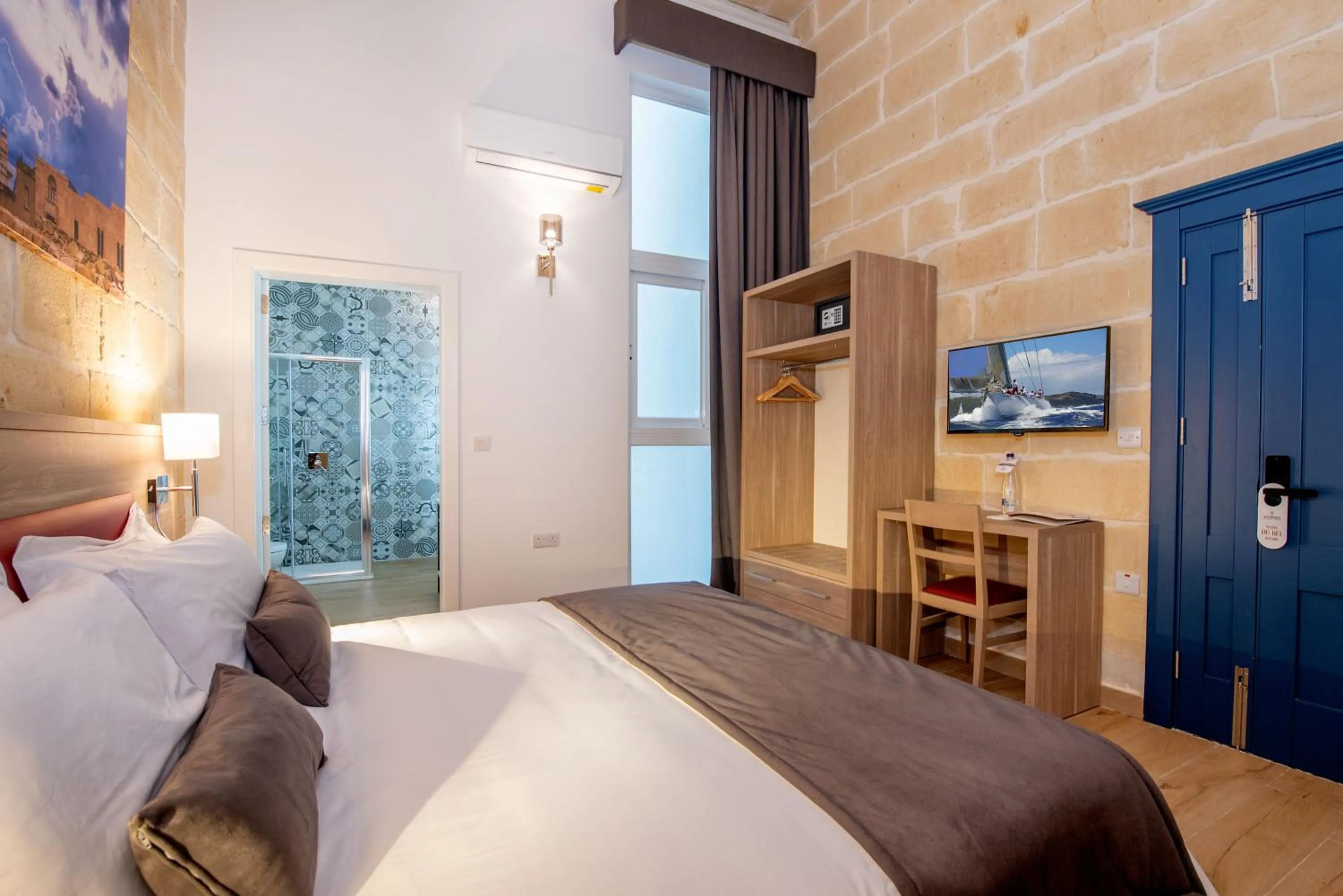 Bedroom, Bed in Georges Boutique Living