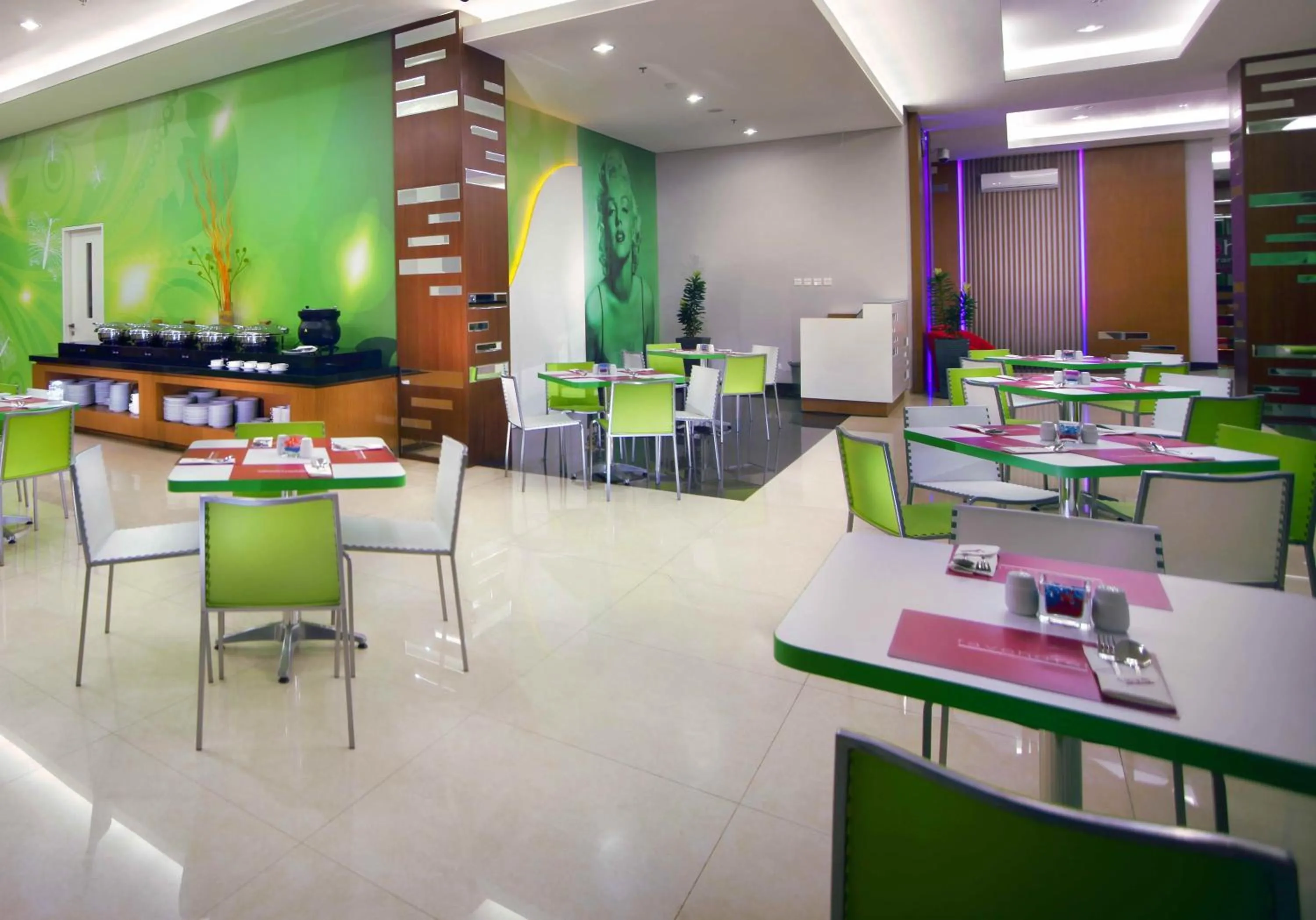 Restaurant/places to eat in favehotel Padjajaran Bogor