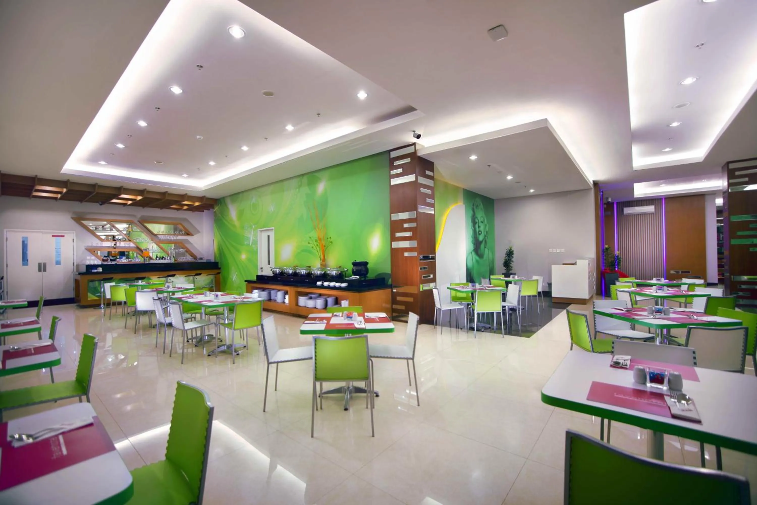 Restaurant/places to eat in favehotel Padjajaran Bogor