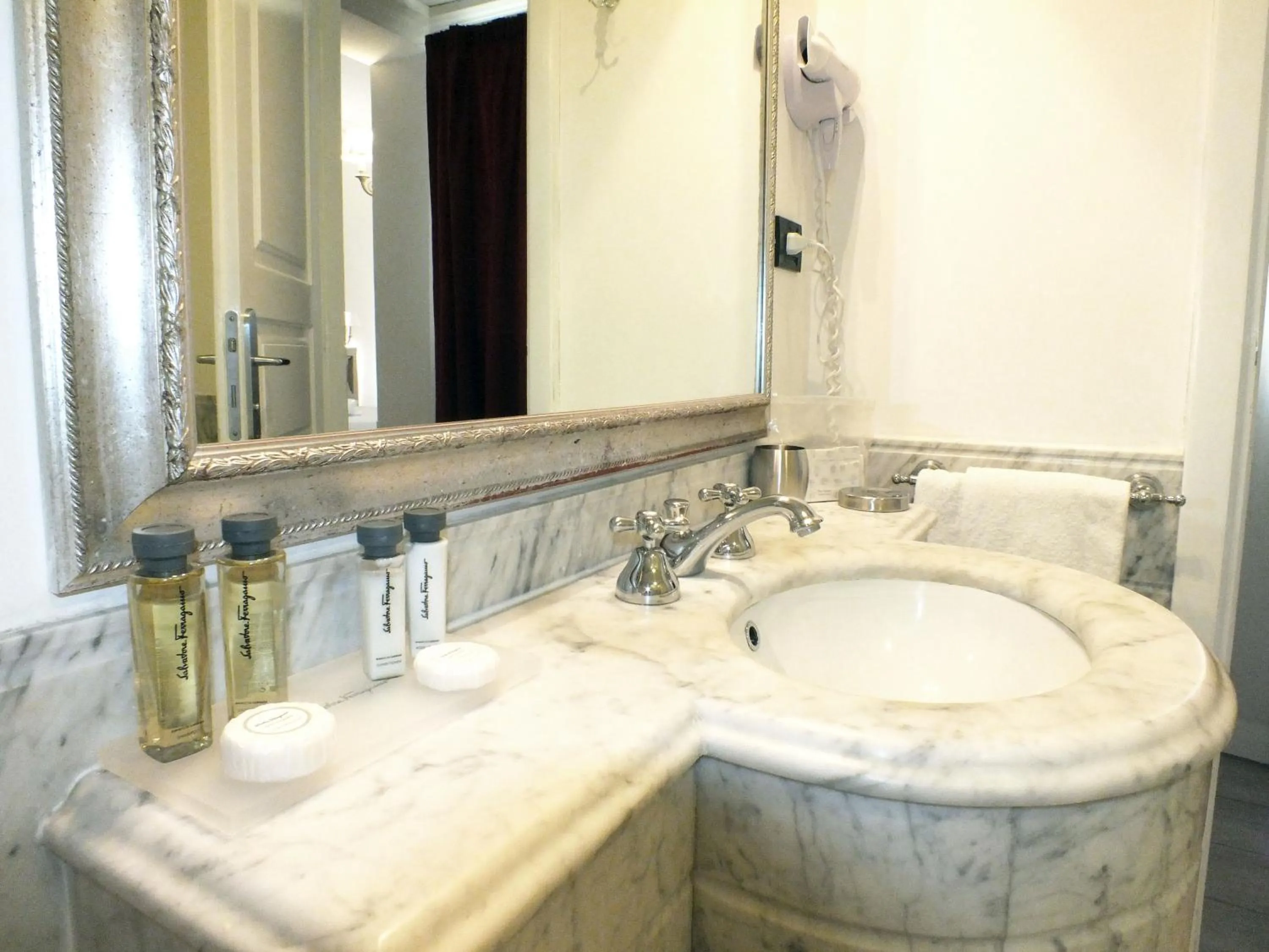 Bathroom in BB Hotels Smarthotel Bailey's