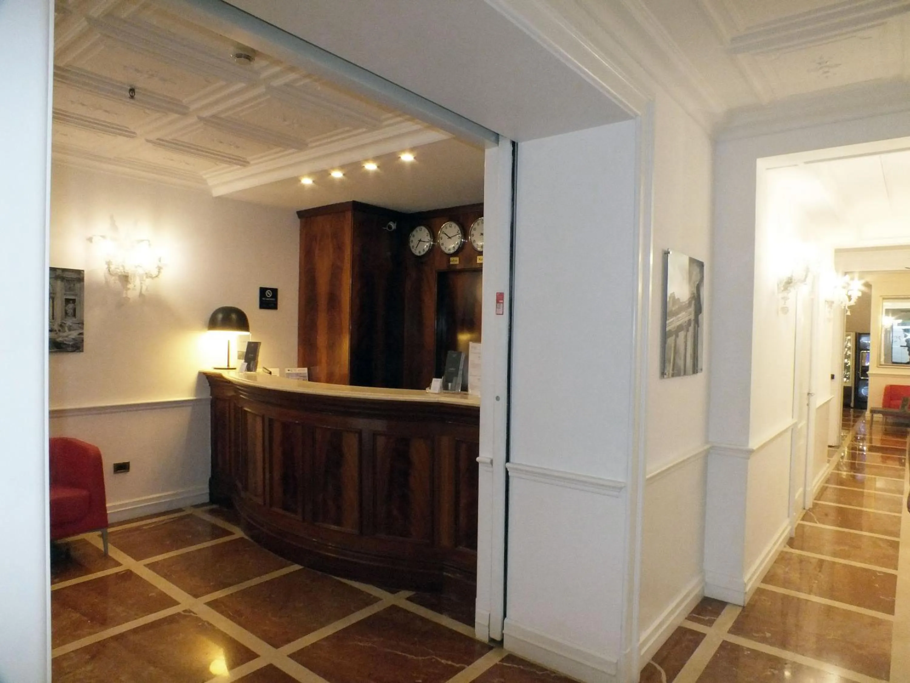 Lobby or reception in BB Hotels Smarthotel Bailey's