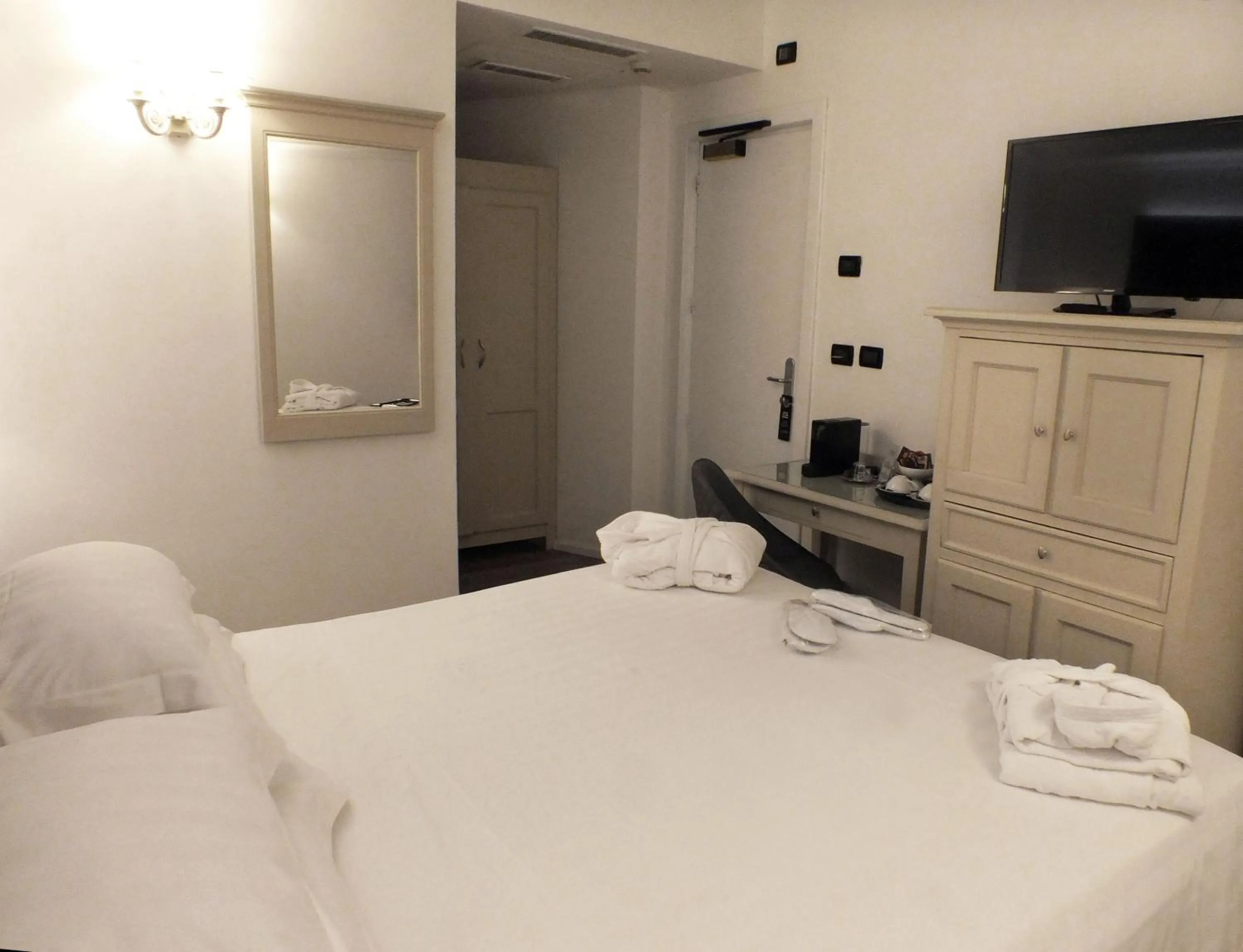 Bed in BB Hotels Smarthotel Bailey's