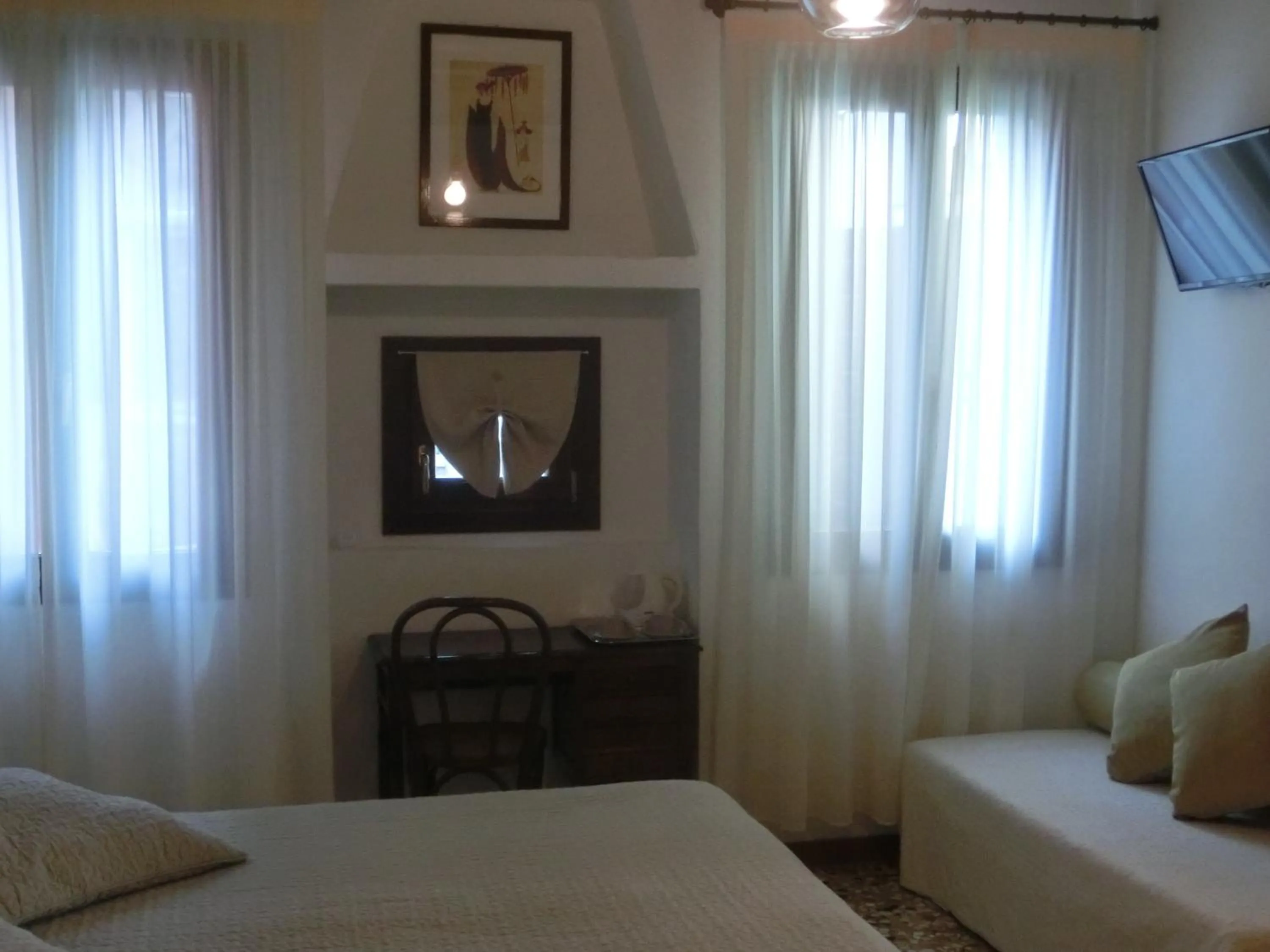 Photo of the whole room, Bed in Locanda Art Deco