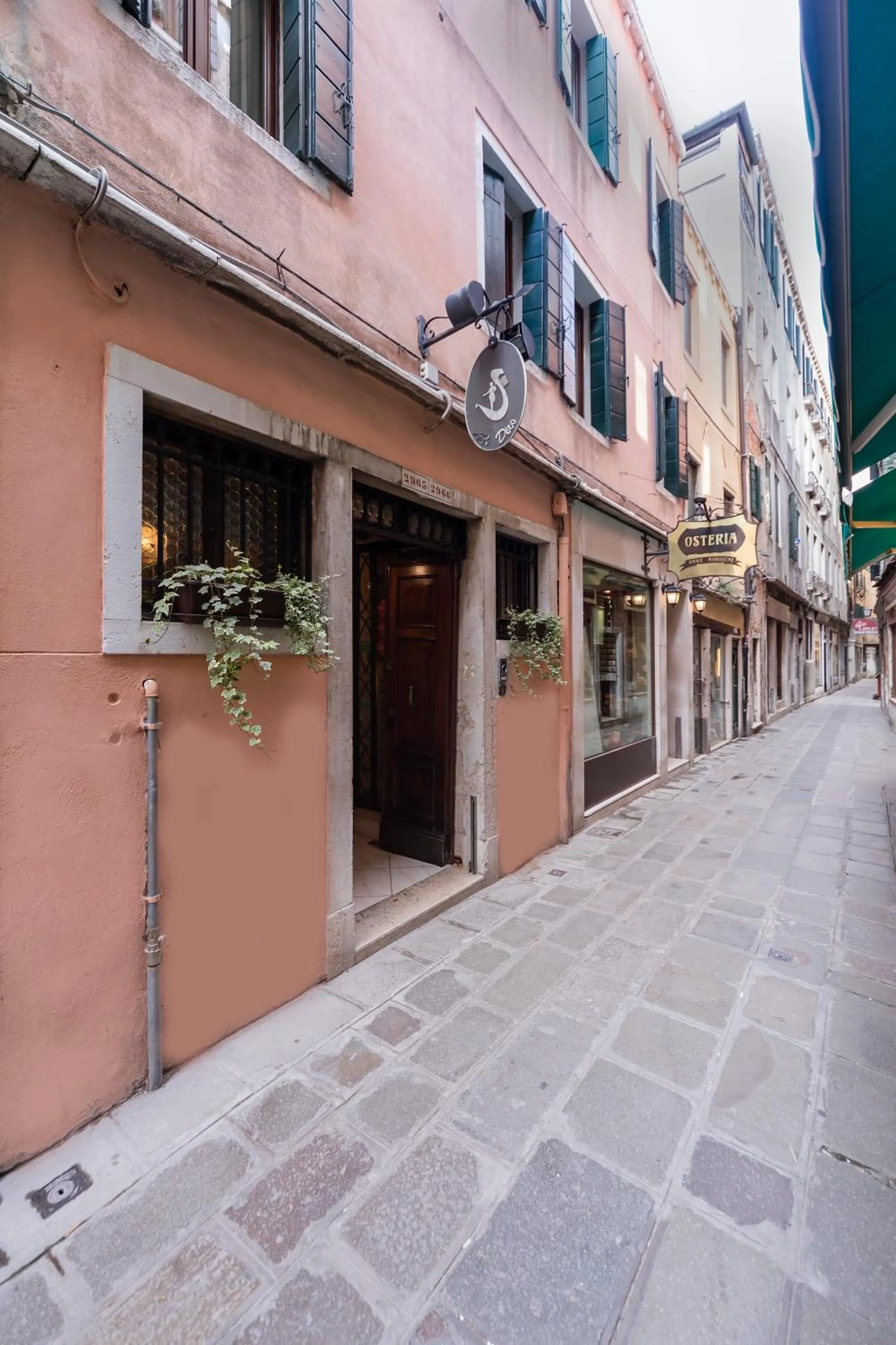 Facade/entrance in Locanda Art Deco
