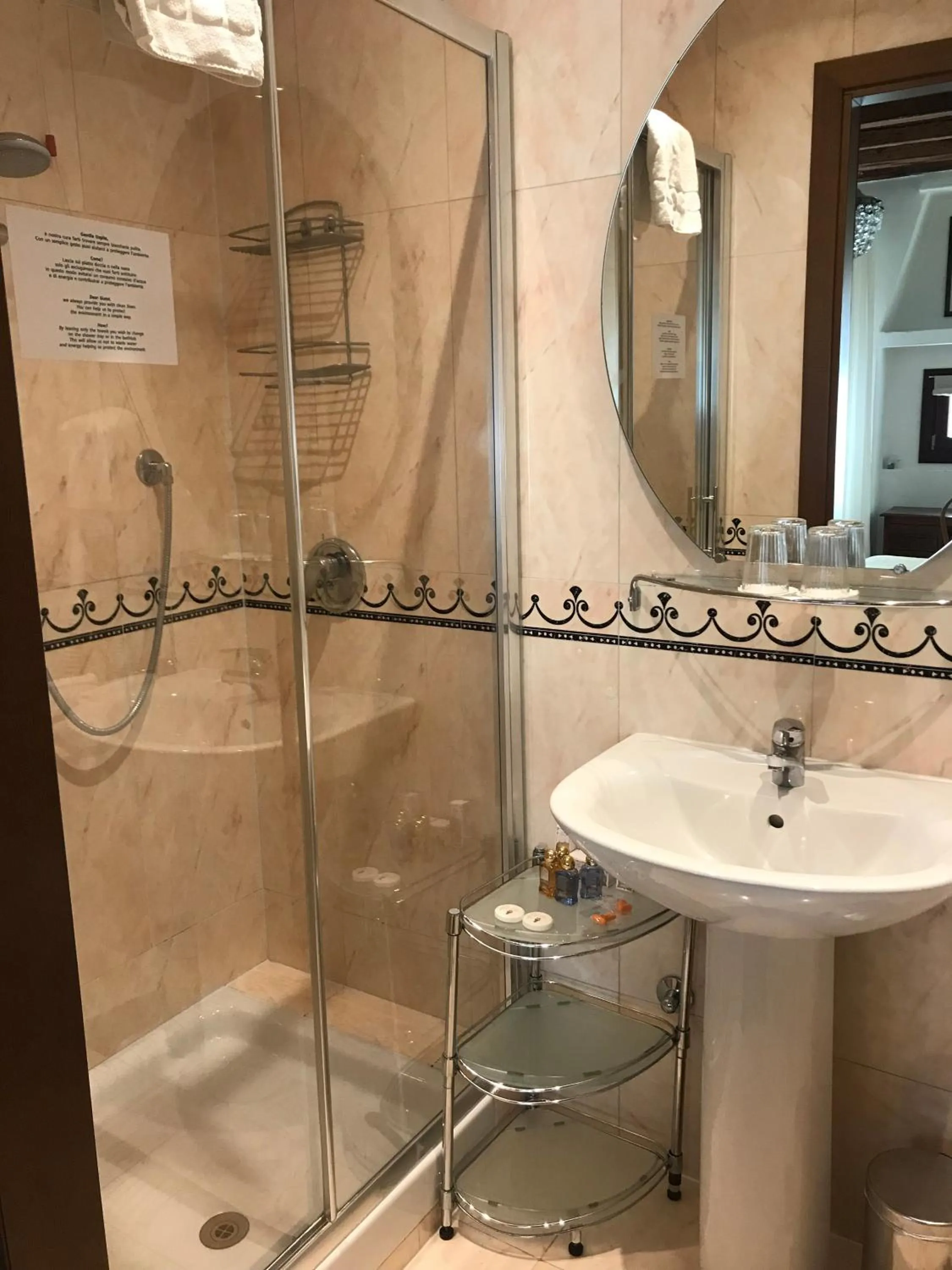 Shower in Locanda Art Deco