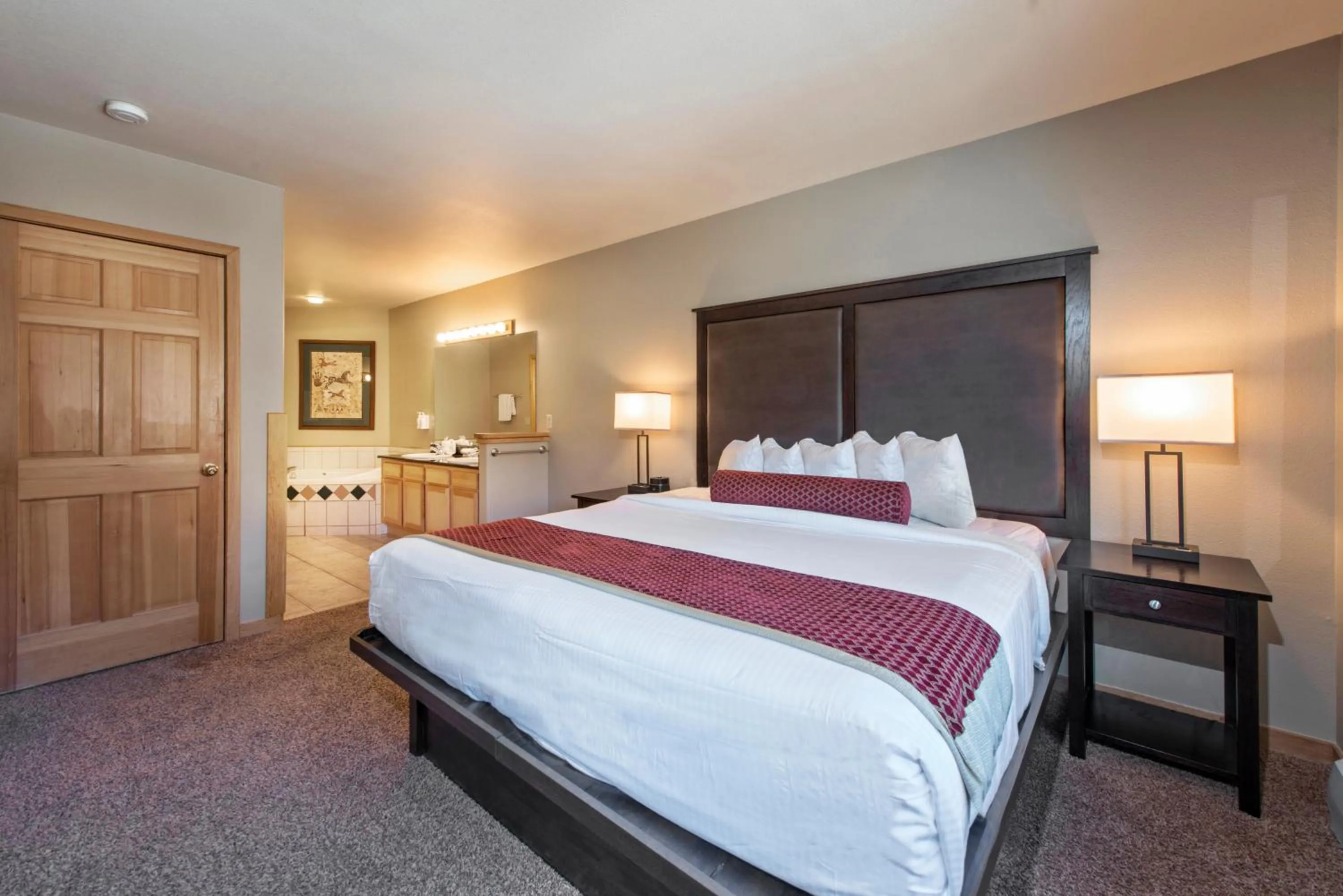 Bedroom, Bed in Grand Timber Lodge