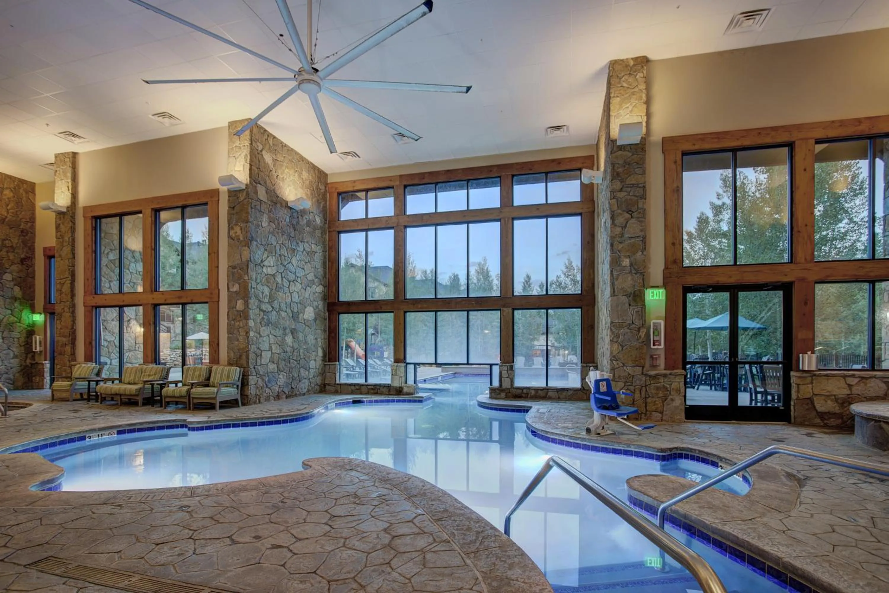 Swimming pool in Grand Timber Lodge
