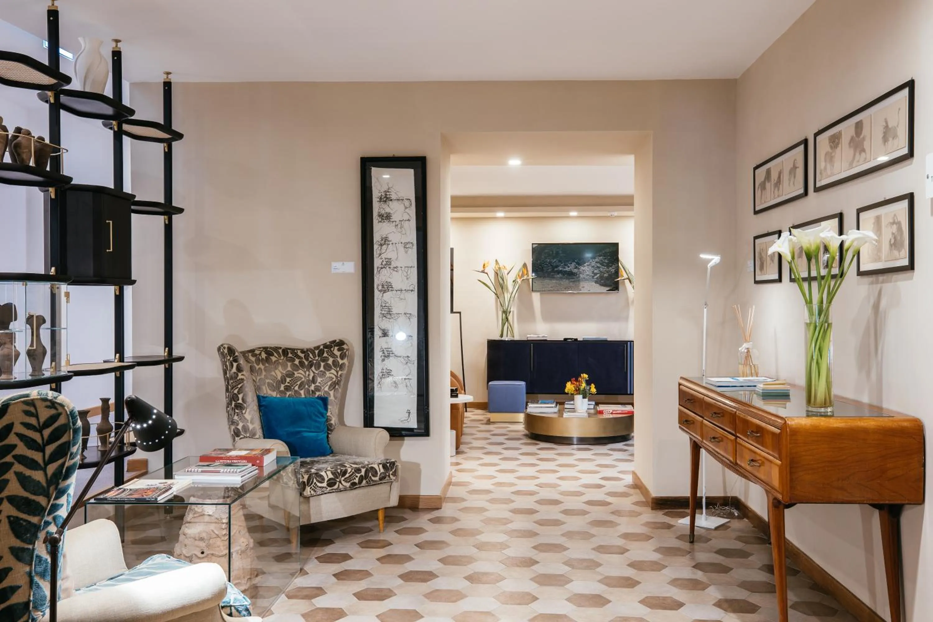 Communal lounge/ TV room in Villa Fiorella Art Hotel