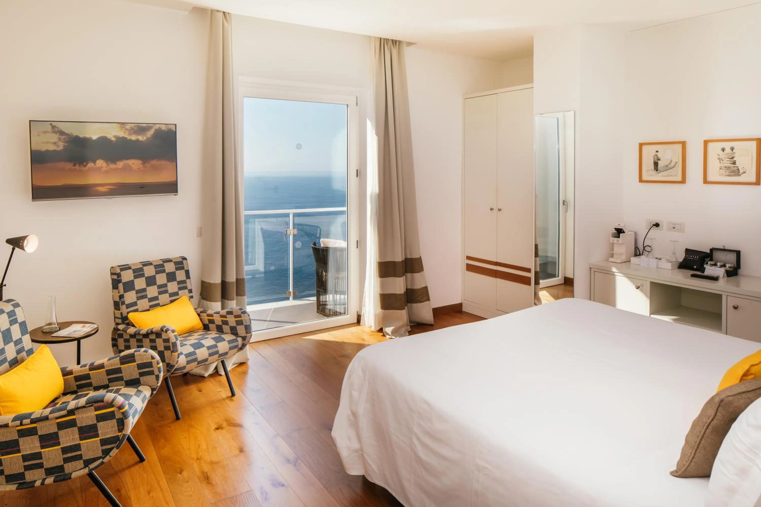 Bed in Villa Fiorella Art Hotel