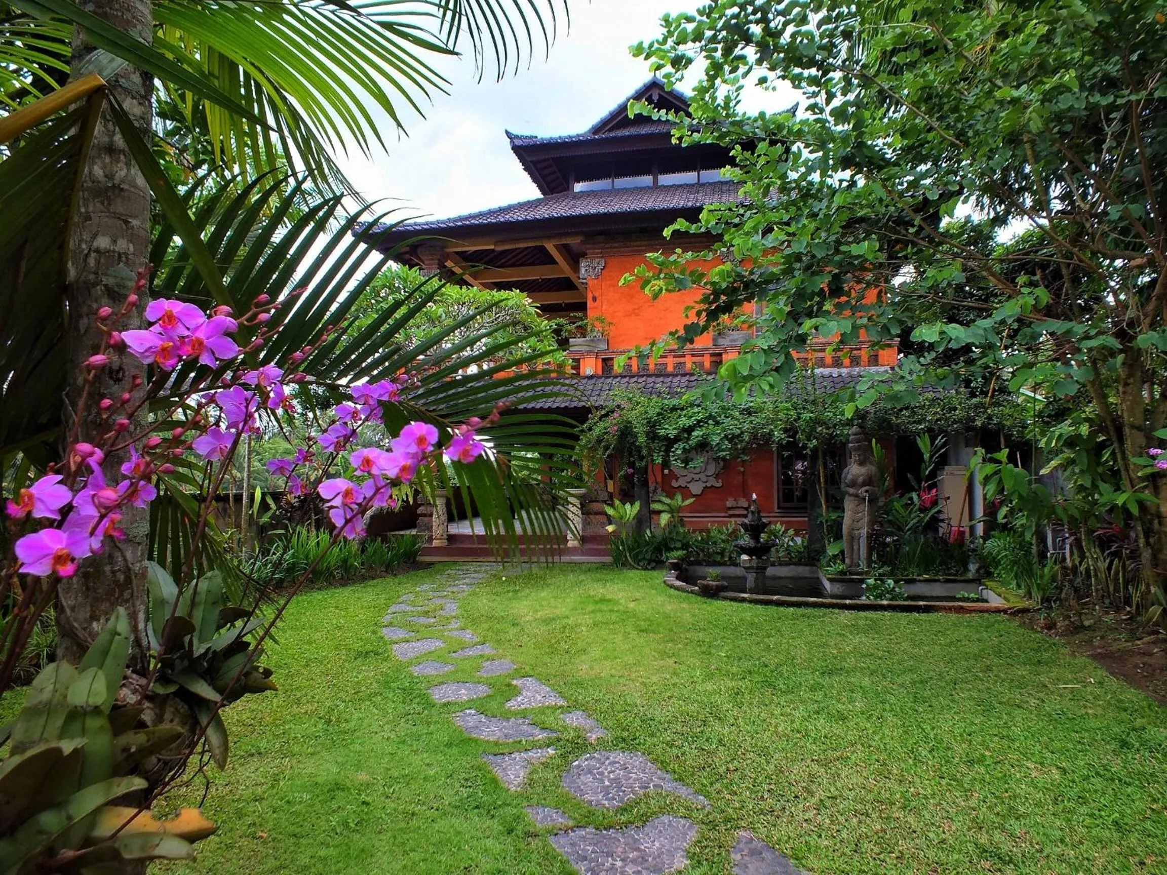 Facade/entrance in Mandala Desa