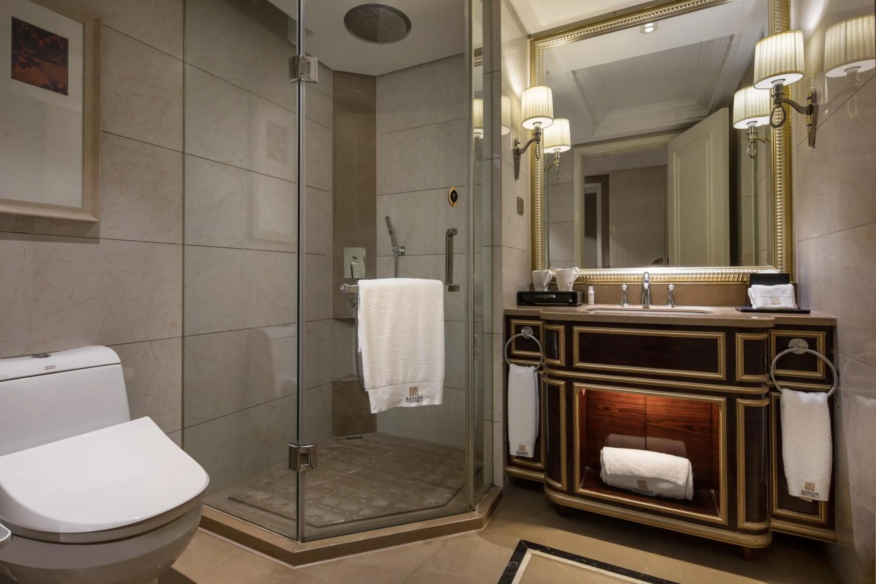 Shower in Kasion International Hotel Yiwu