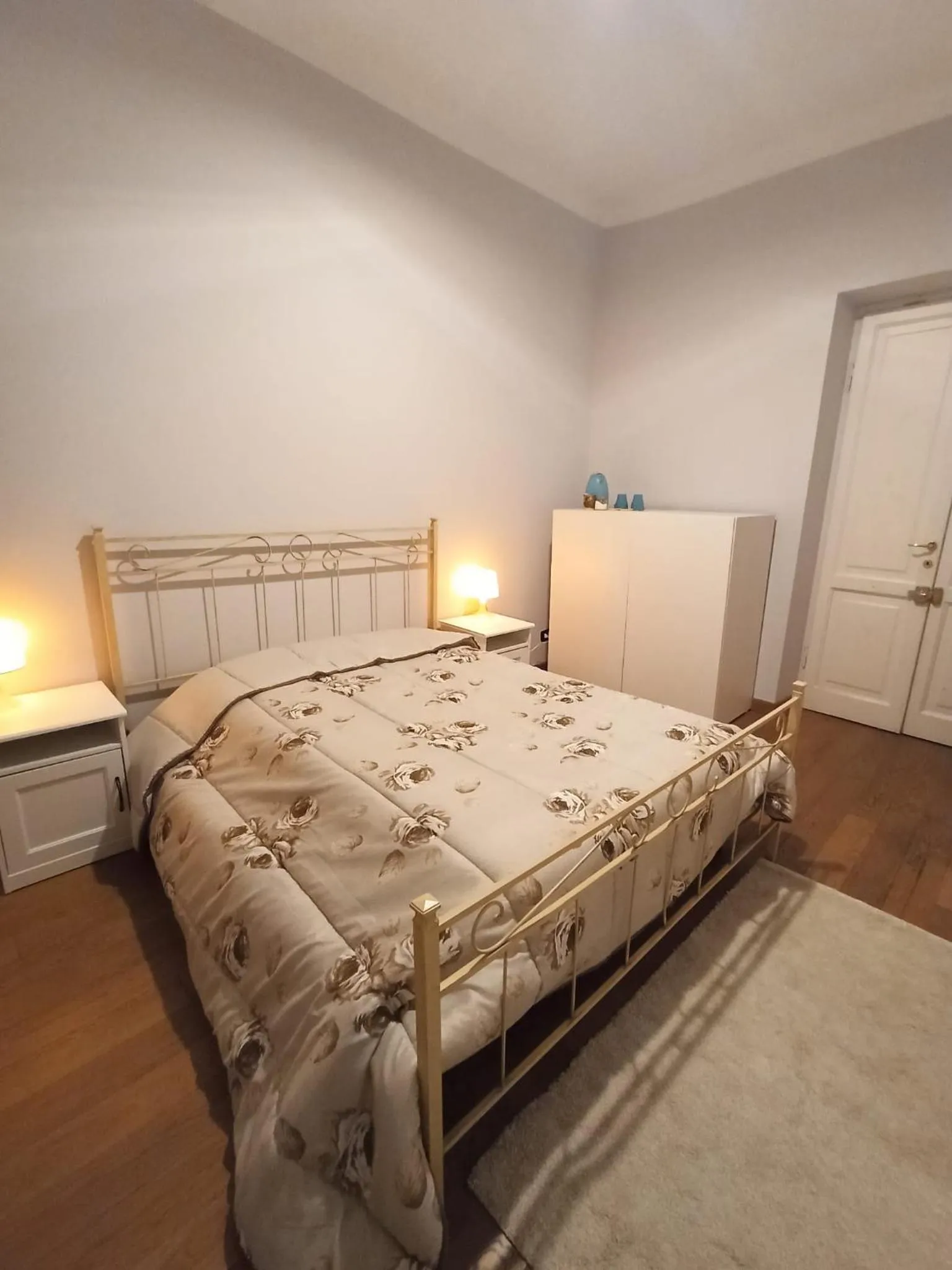 Bed in Paradise Rooms - Brignole Station - Private Rooms