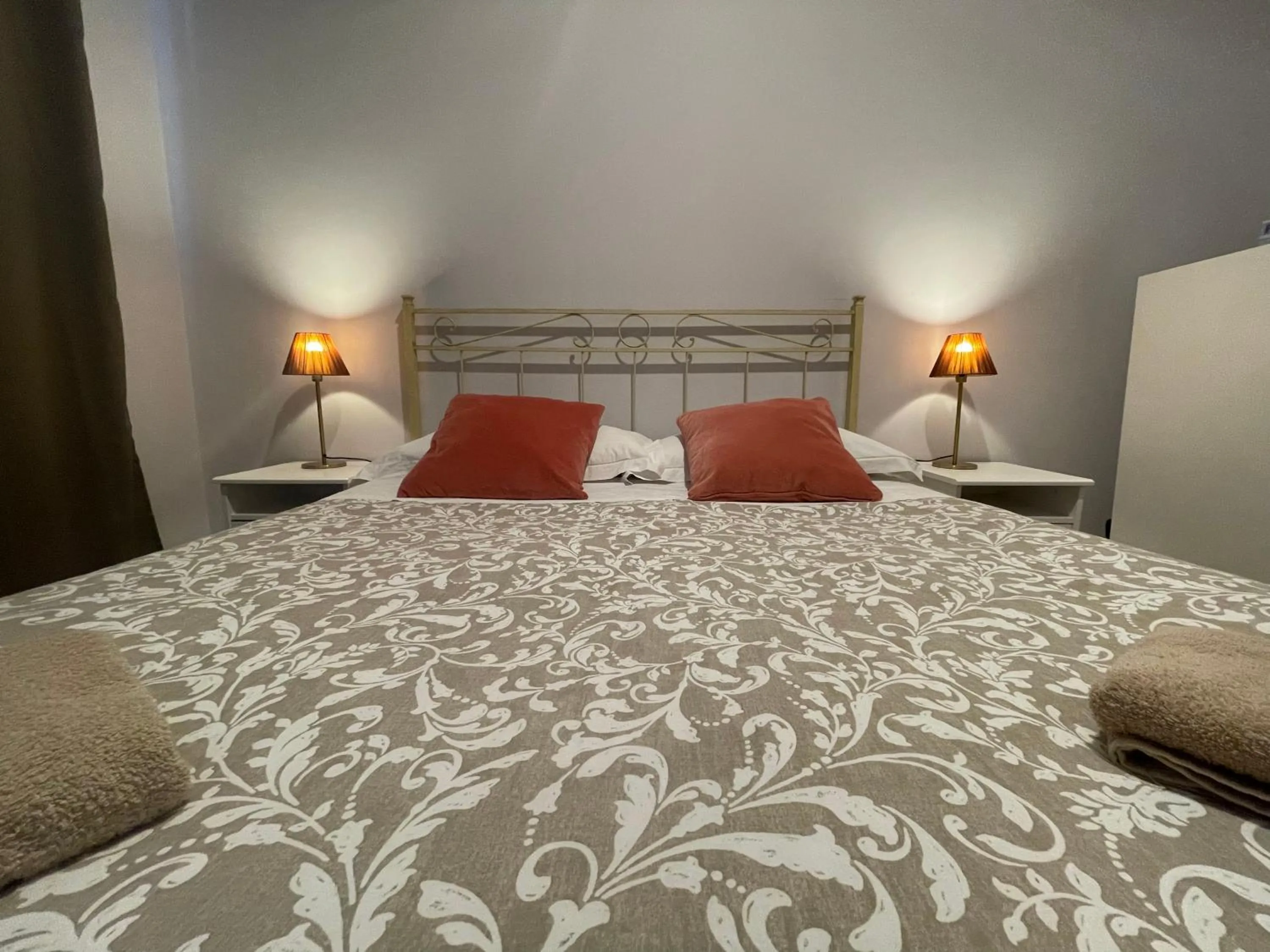 Bedroom, Bed in Paradise Rooms - Brignole Station - Private Rooms