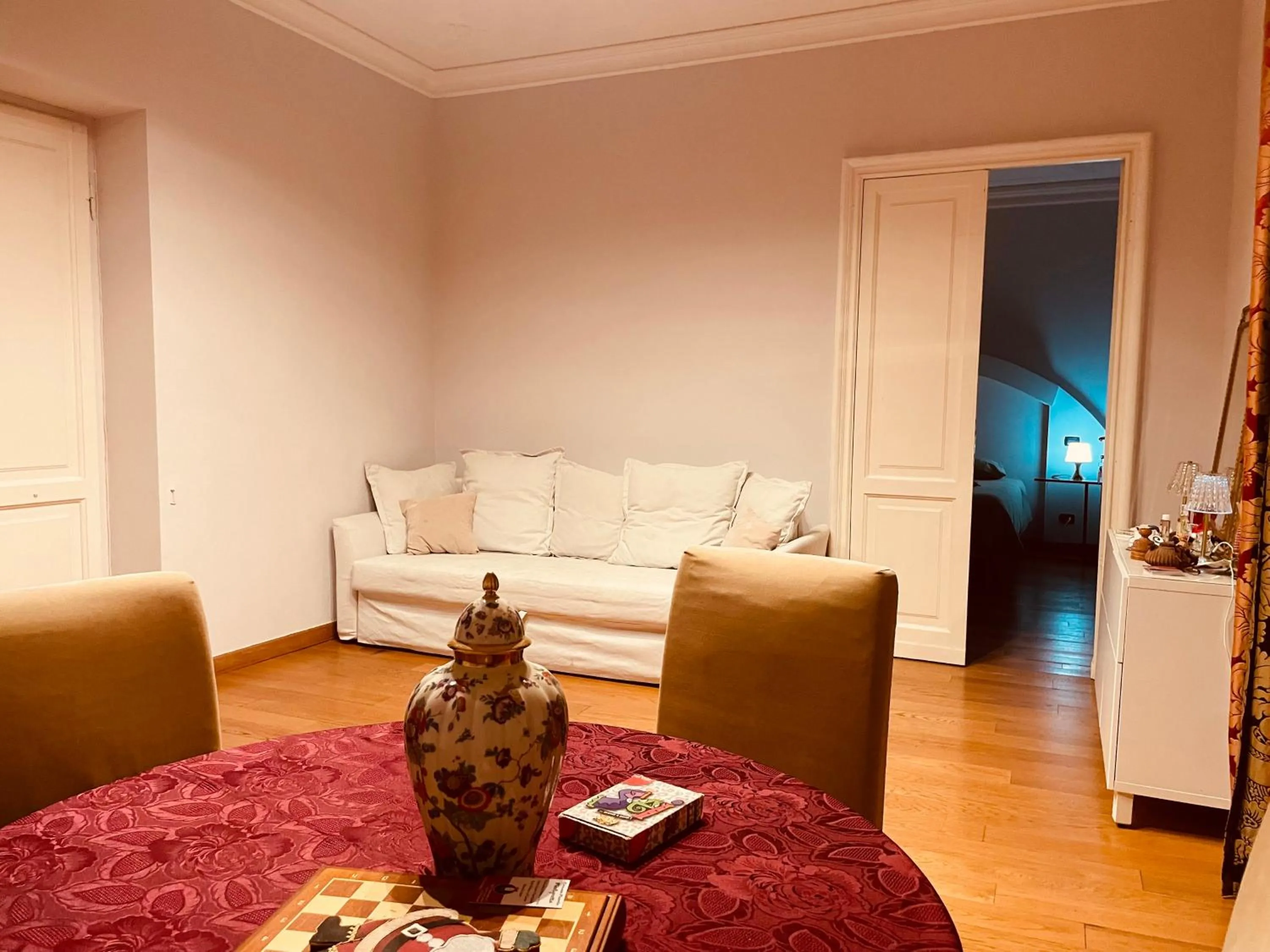 Living room in Paradise Rooms - Brignole Station - Private Rooms