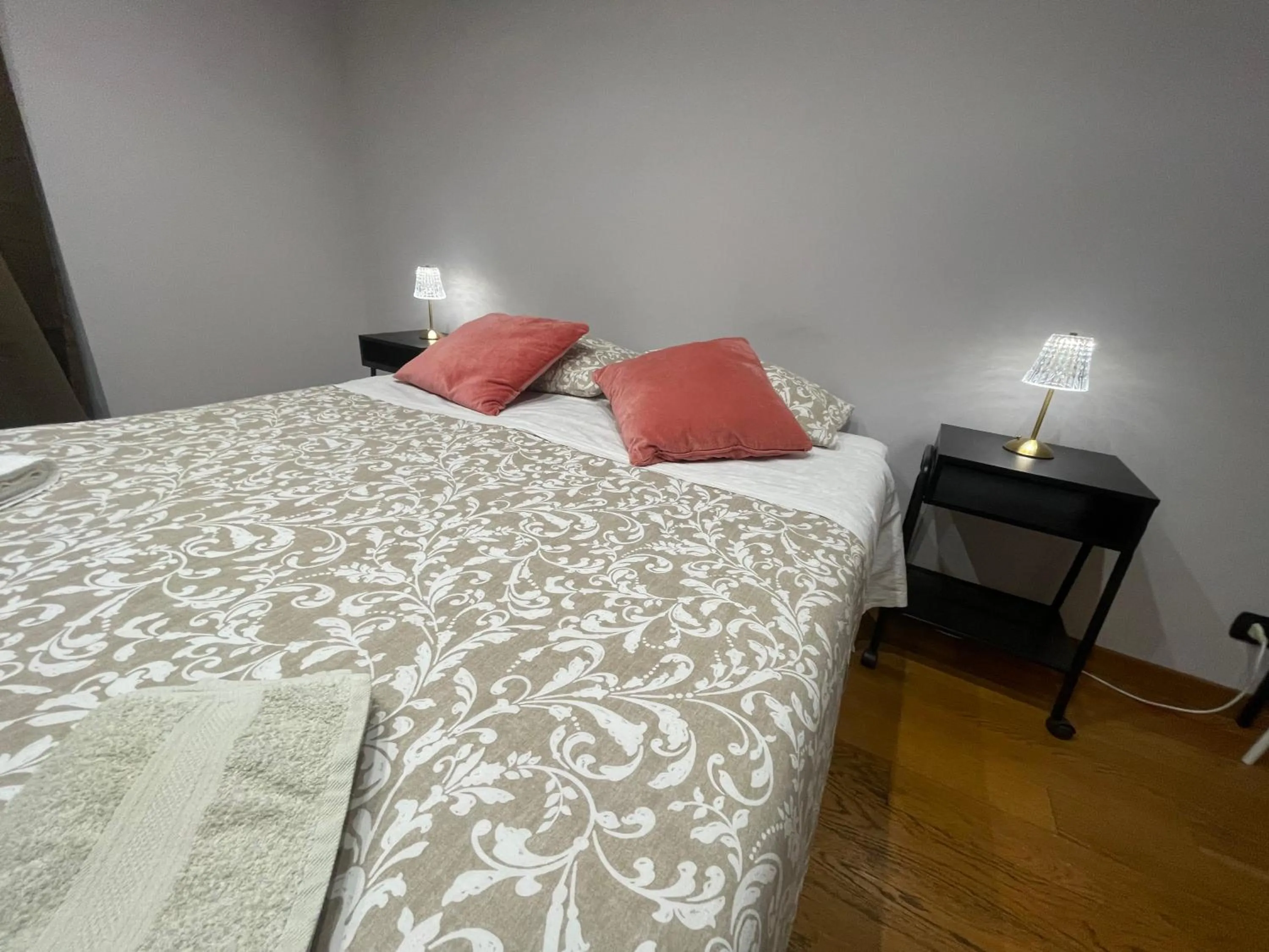 Bed in Paradise Rooms - Brignole Station - Private Rooms