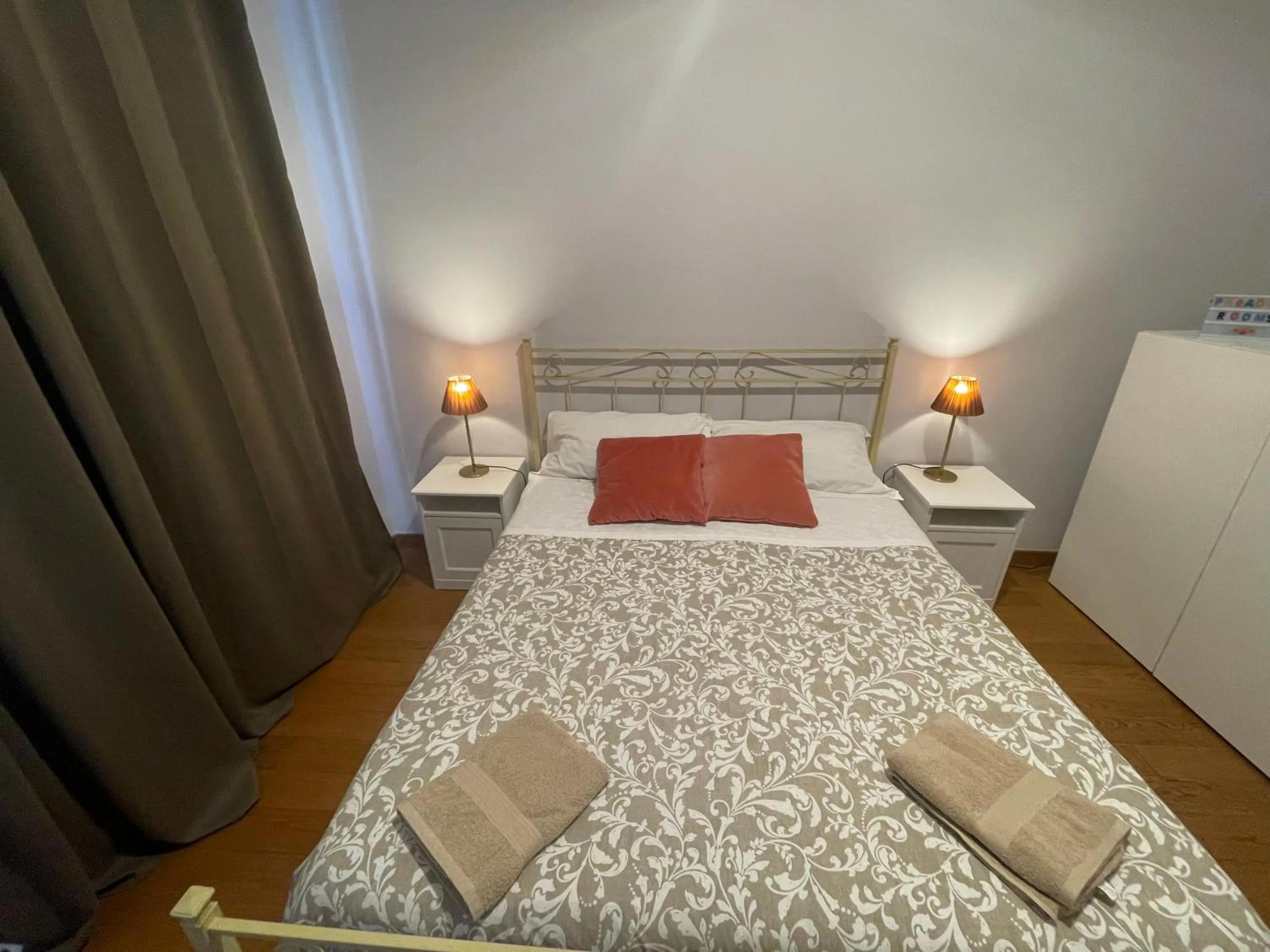 Bed in Paradise Suites - Brignole Station - Best Price Rooms - ALWAYS OPEN