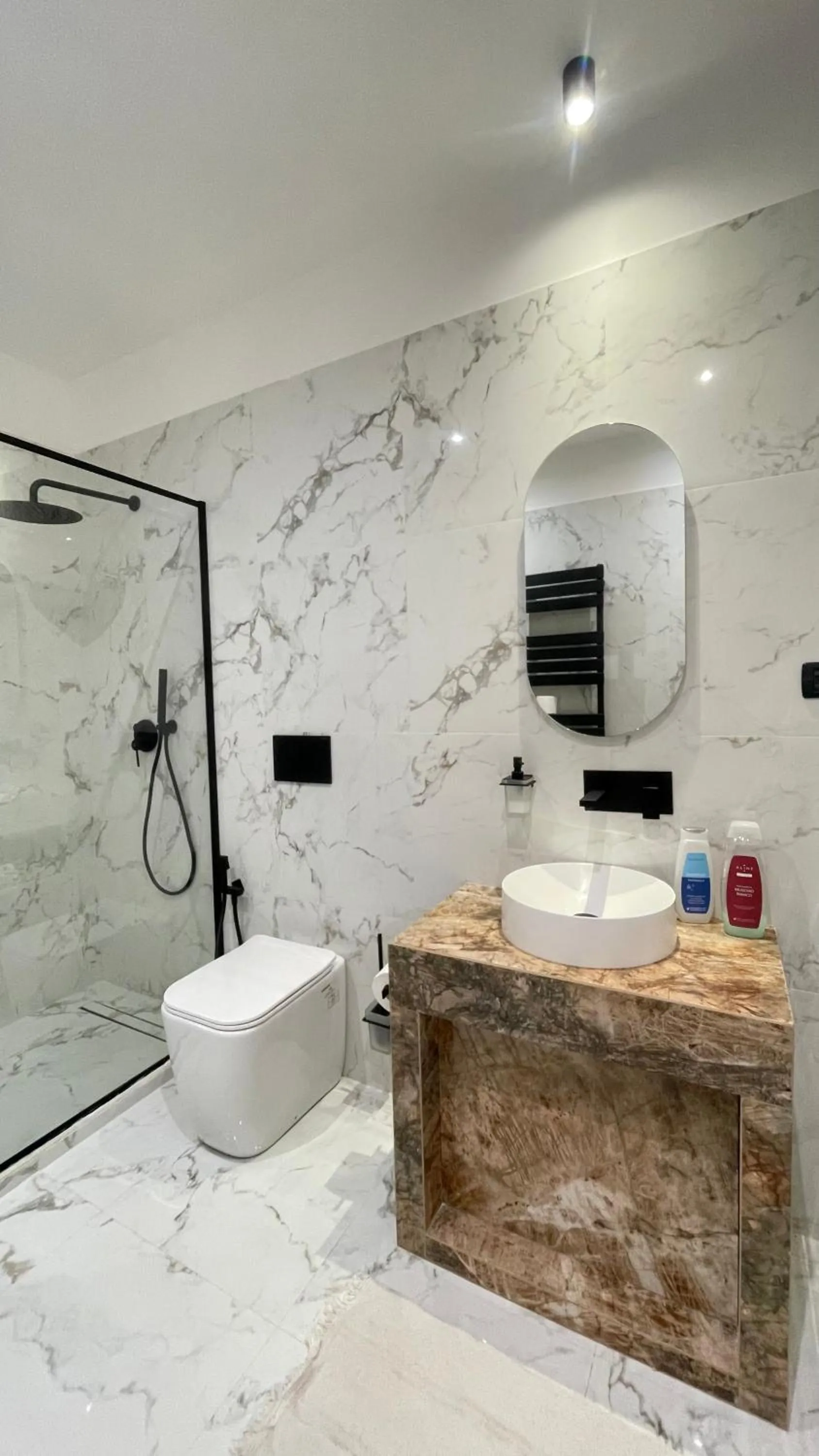 Shower in Paradise Suites - Brignole Station - Best Price Rooms - ALWAYS OPEN