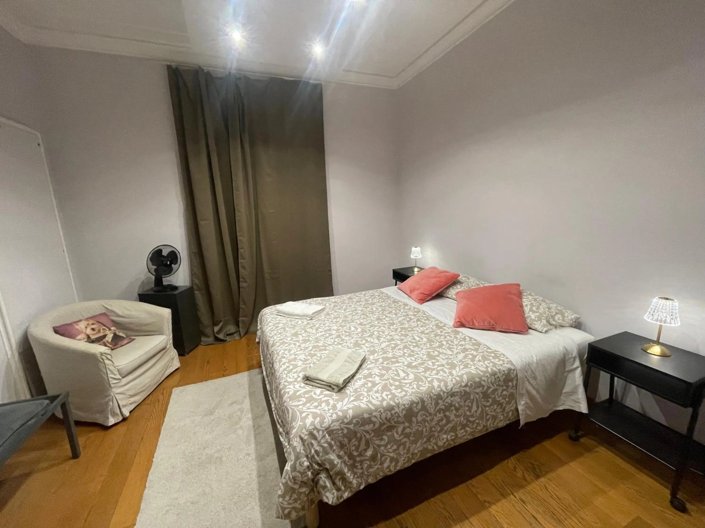 Bed in Paradise Rooms - Brignole Station - Private Rooms