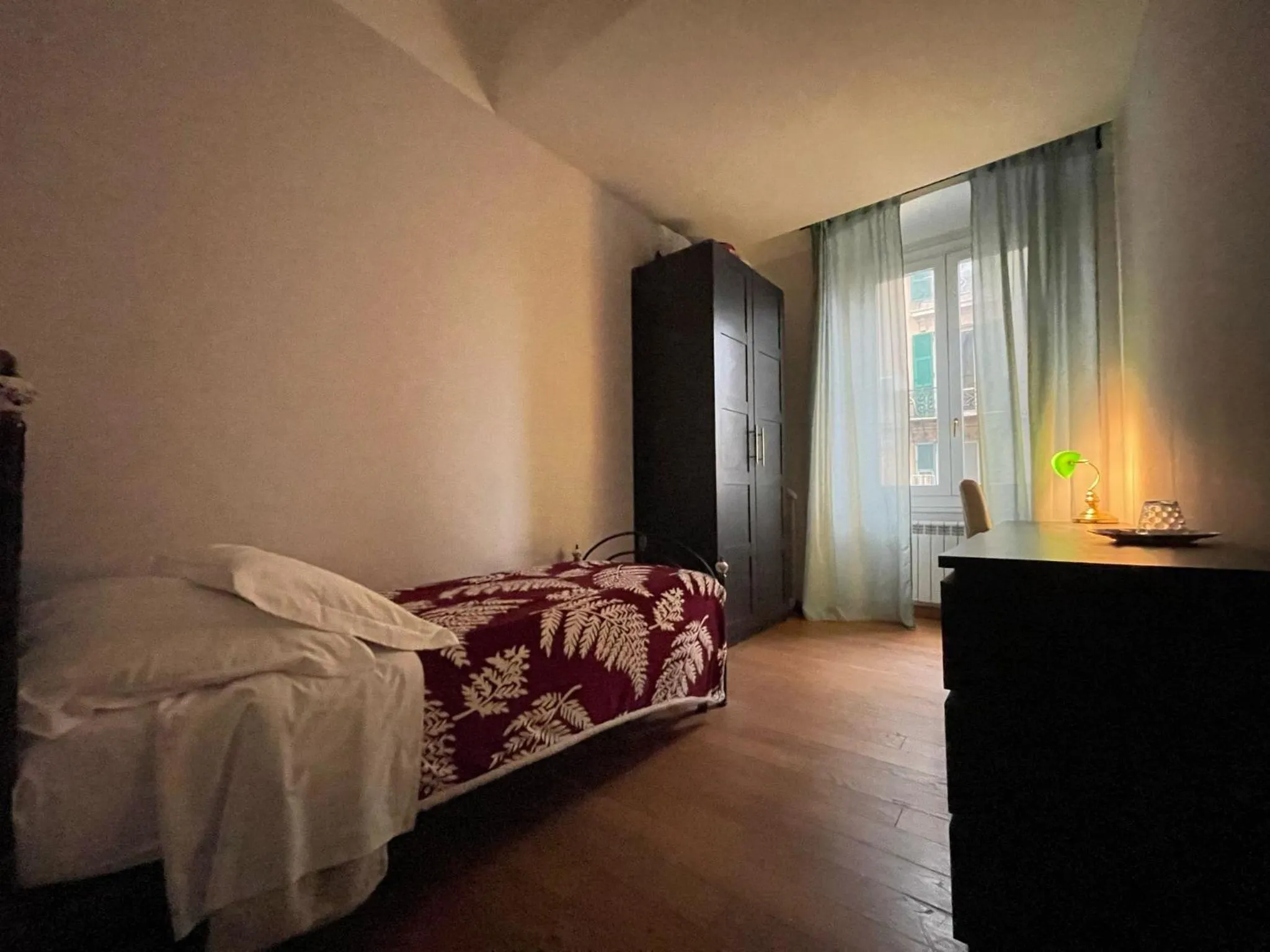 Bed in Paradise Rooms - Brignole Station - Private Rooms