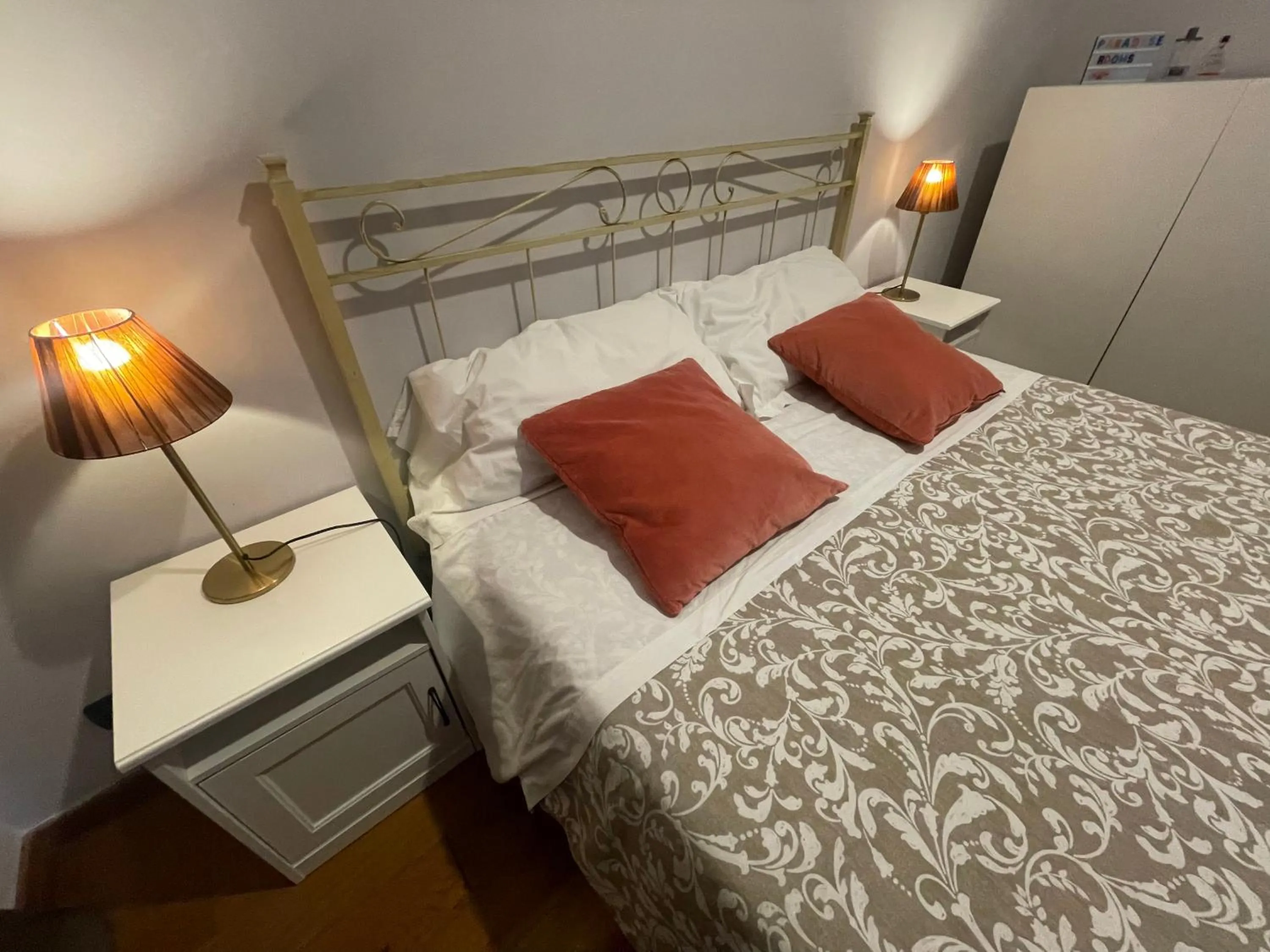 Bed in Paradise Rooms - Brignole Station - Private Rooms