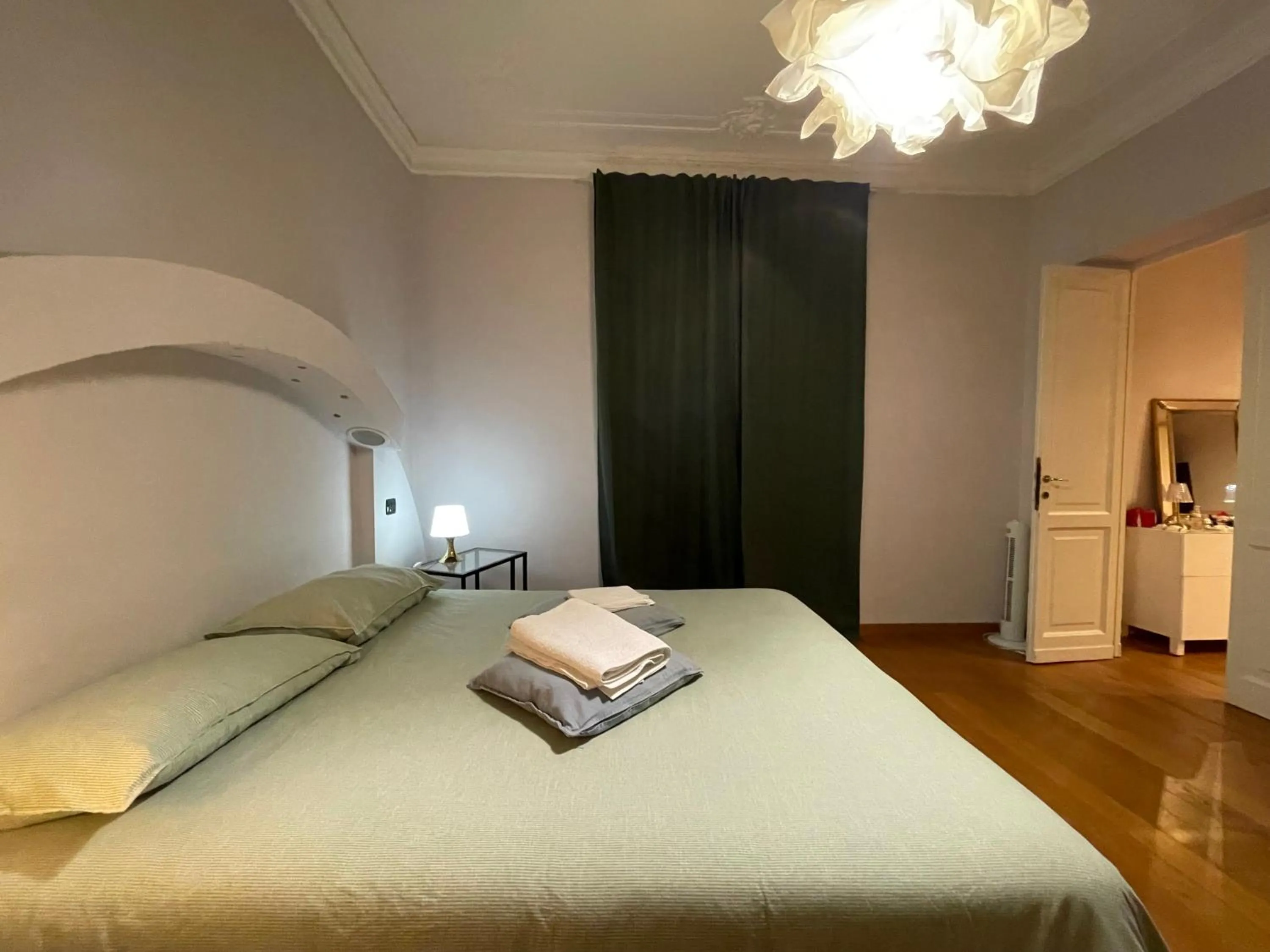 Bed in Paradise Rooms - Brignole Station - Private Rooms
